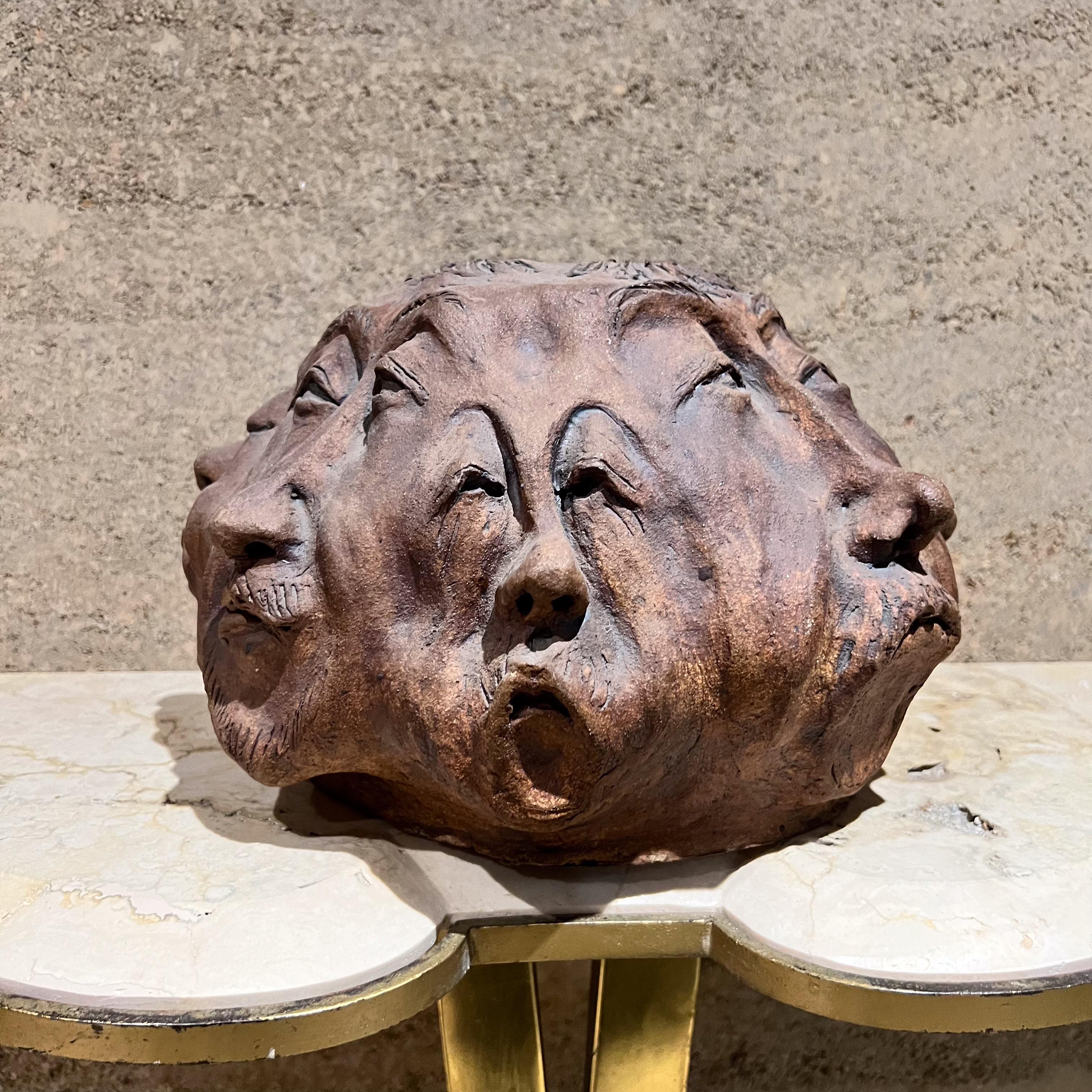 Vase en poterie d'art à visages de GERDA Luise signé
8 h x 13 diamètre
Vintage By
Se référer aux images listées