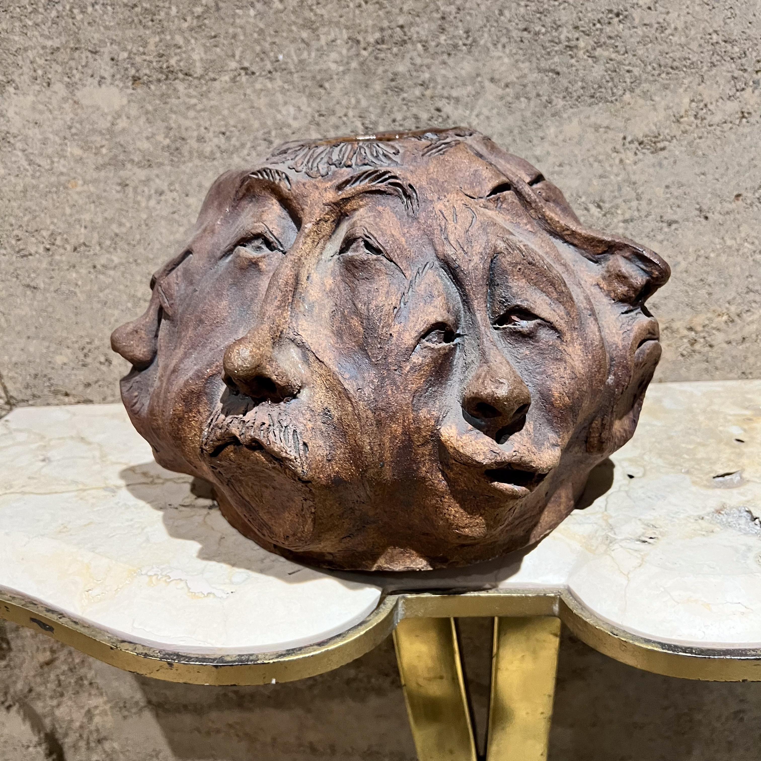 20ième siècle Vase en poterie d'art à visages de GERDA Luise, milieu du 20e siècle en vente