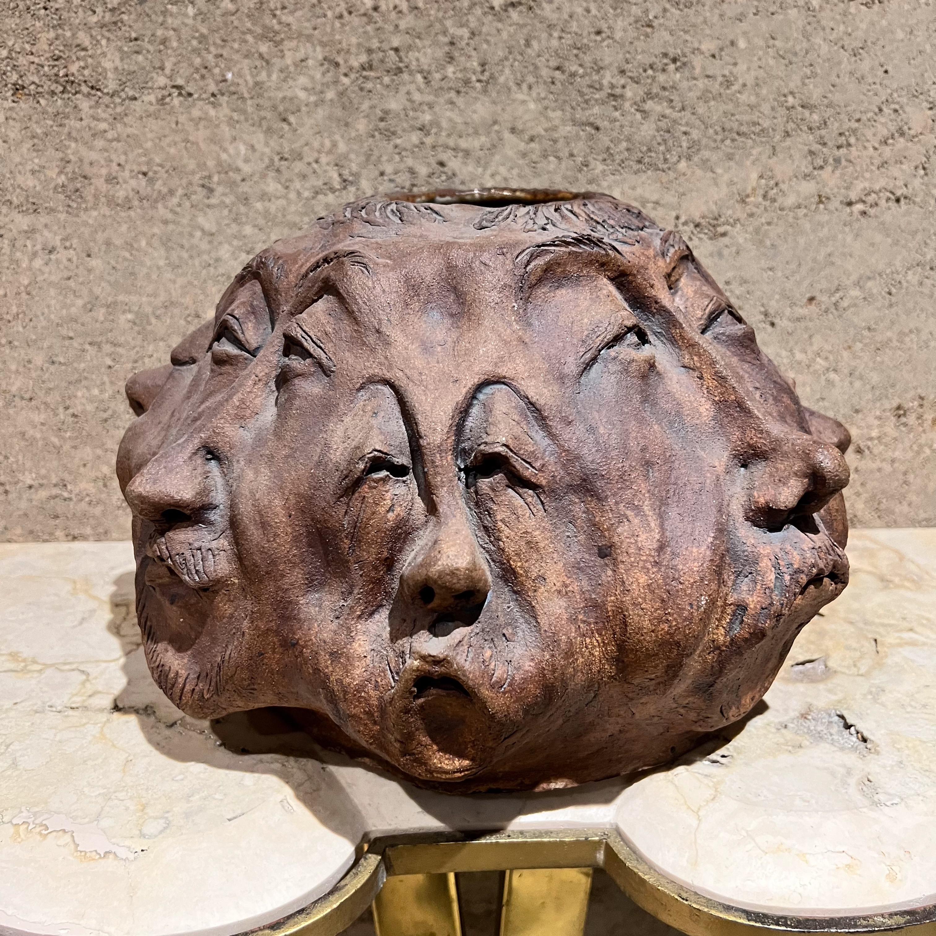 Vase en poterie d'art à visages de GERDA Luise, milieu du 20e siècle en vente 1