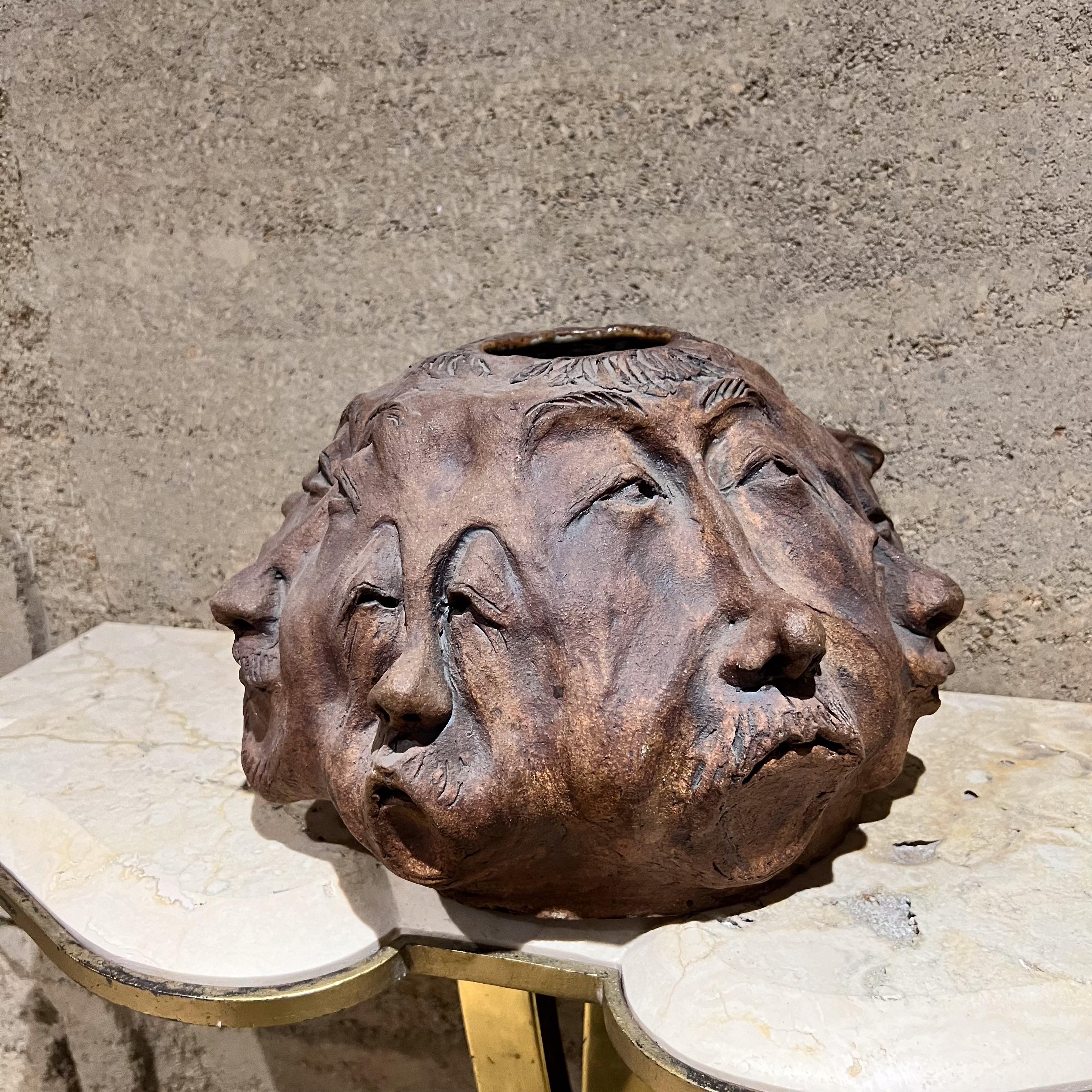 Vase en poterie d'art à visages de GERDA Luise, milieu du 20e siècle en vente 2