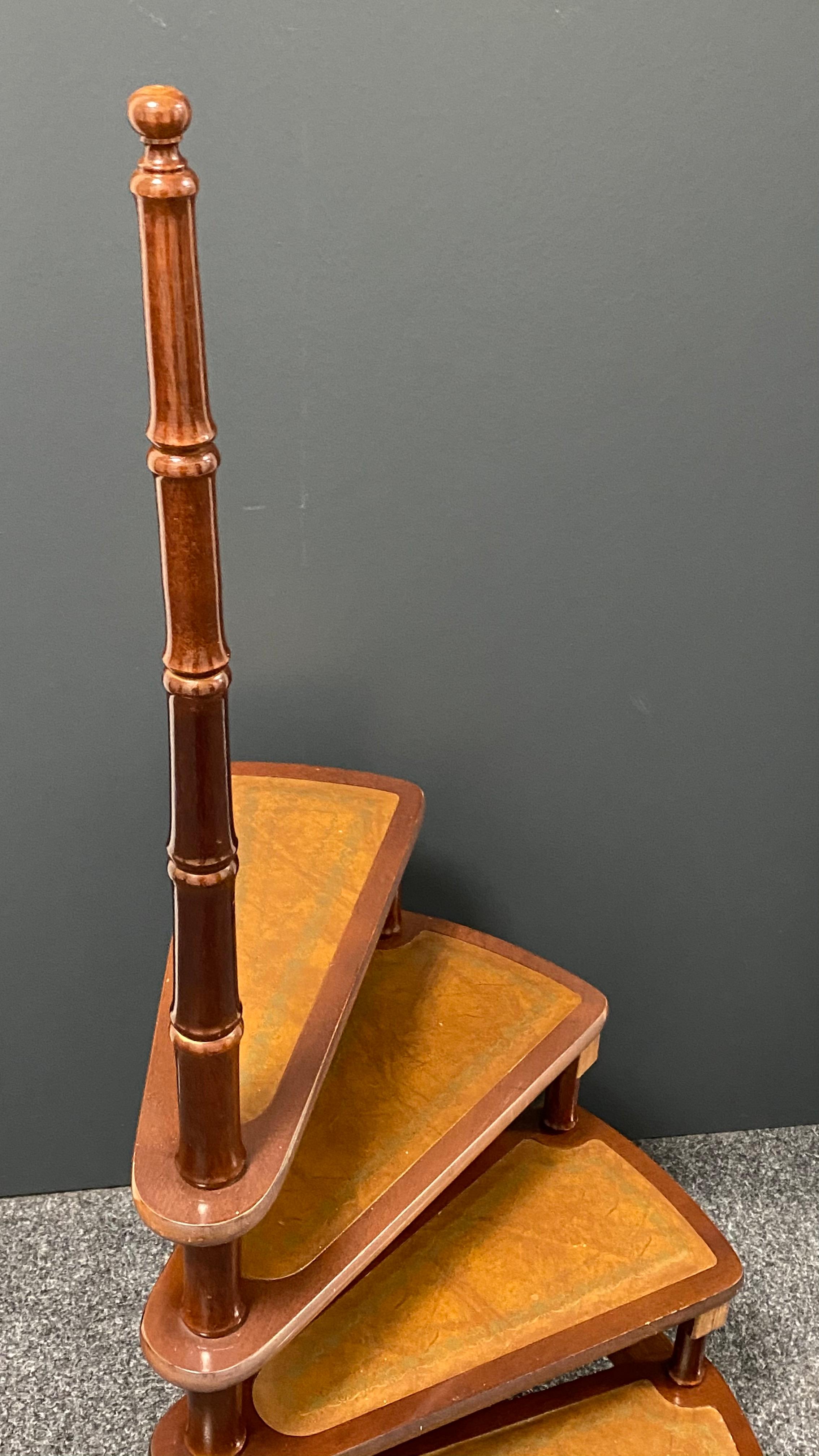Louis XIII Mid-20th Century German Carved Wood and Leather Spiral Step Library Ladder