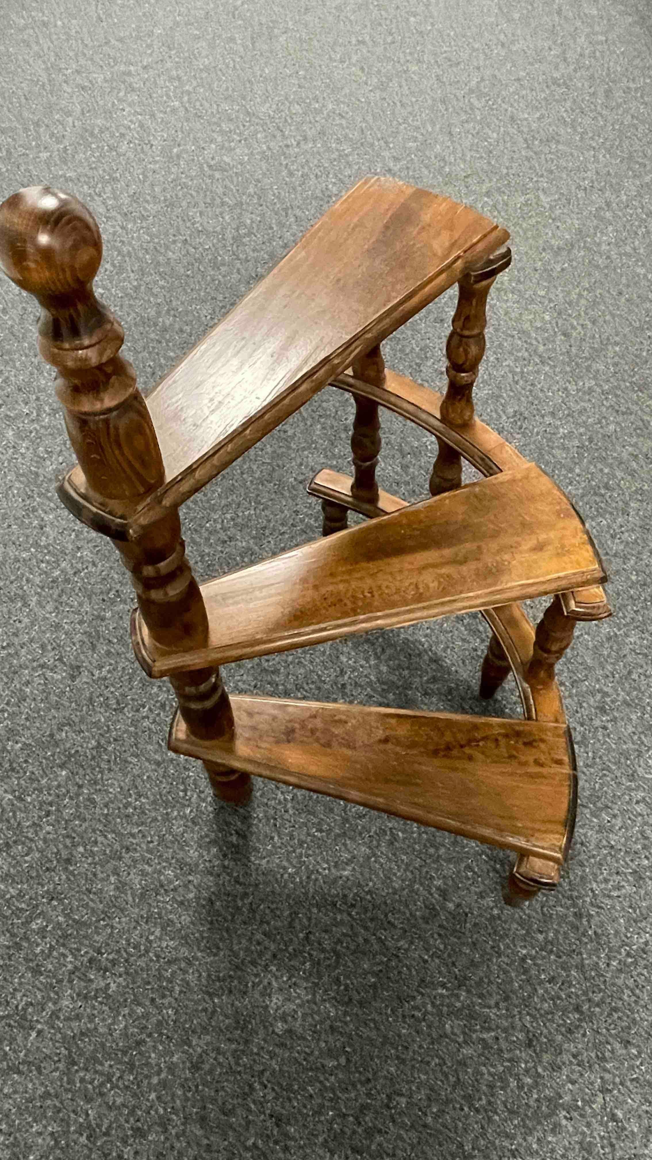 Mid-20th Century German Carved Wood Spiral Step Library Ladder In Good Condition For Sale In Nuernberg, DE