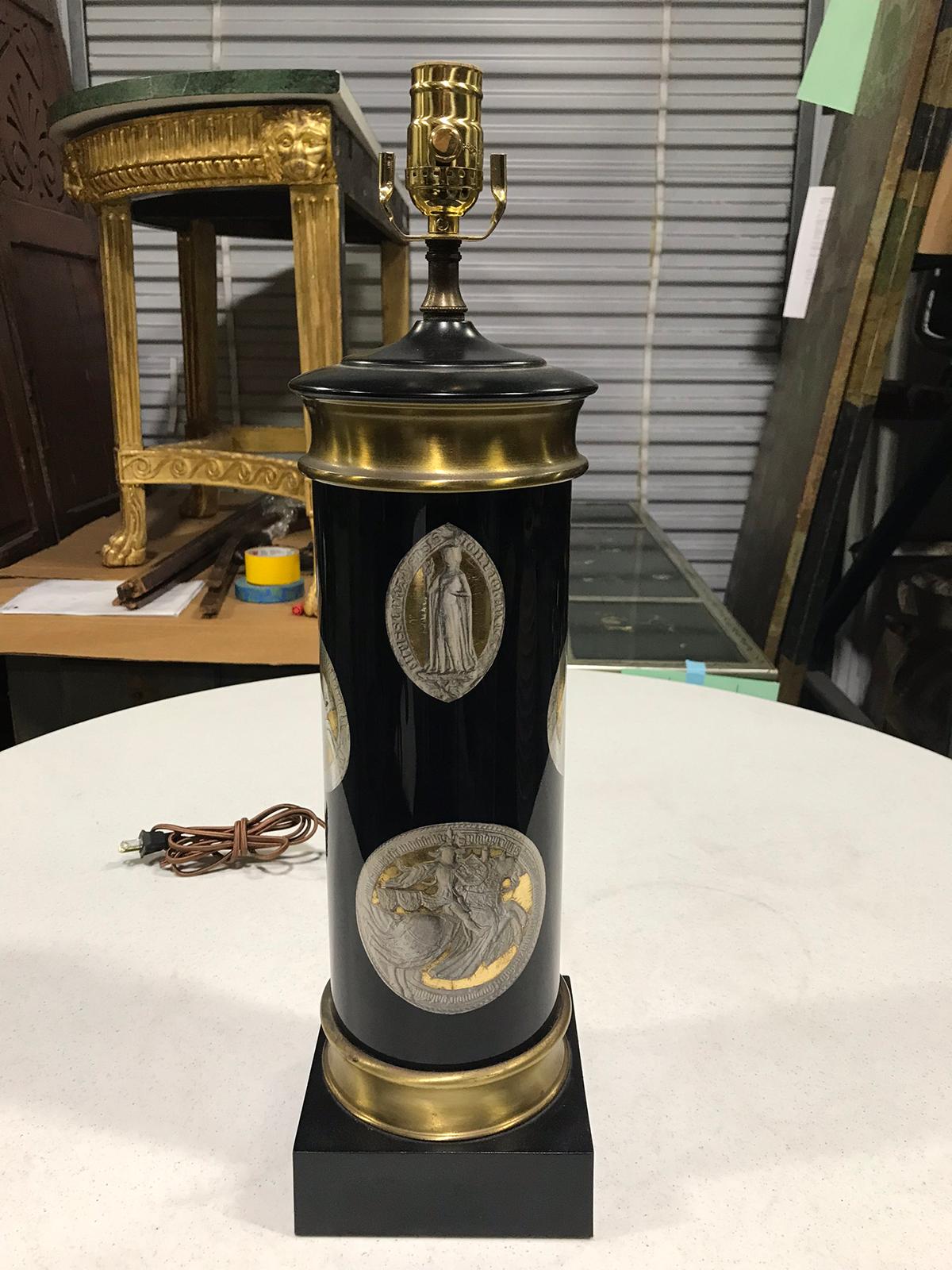 Mid-20th Century Gilded Medallion & Black Eglomise Lamp with Crusade Motif 8