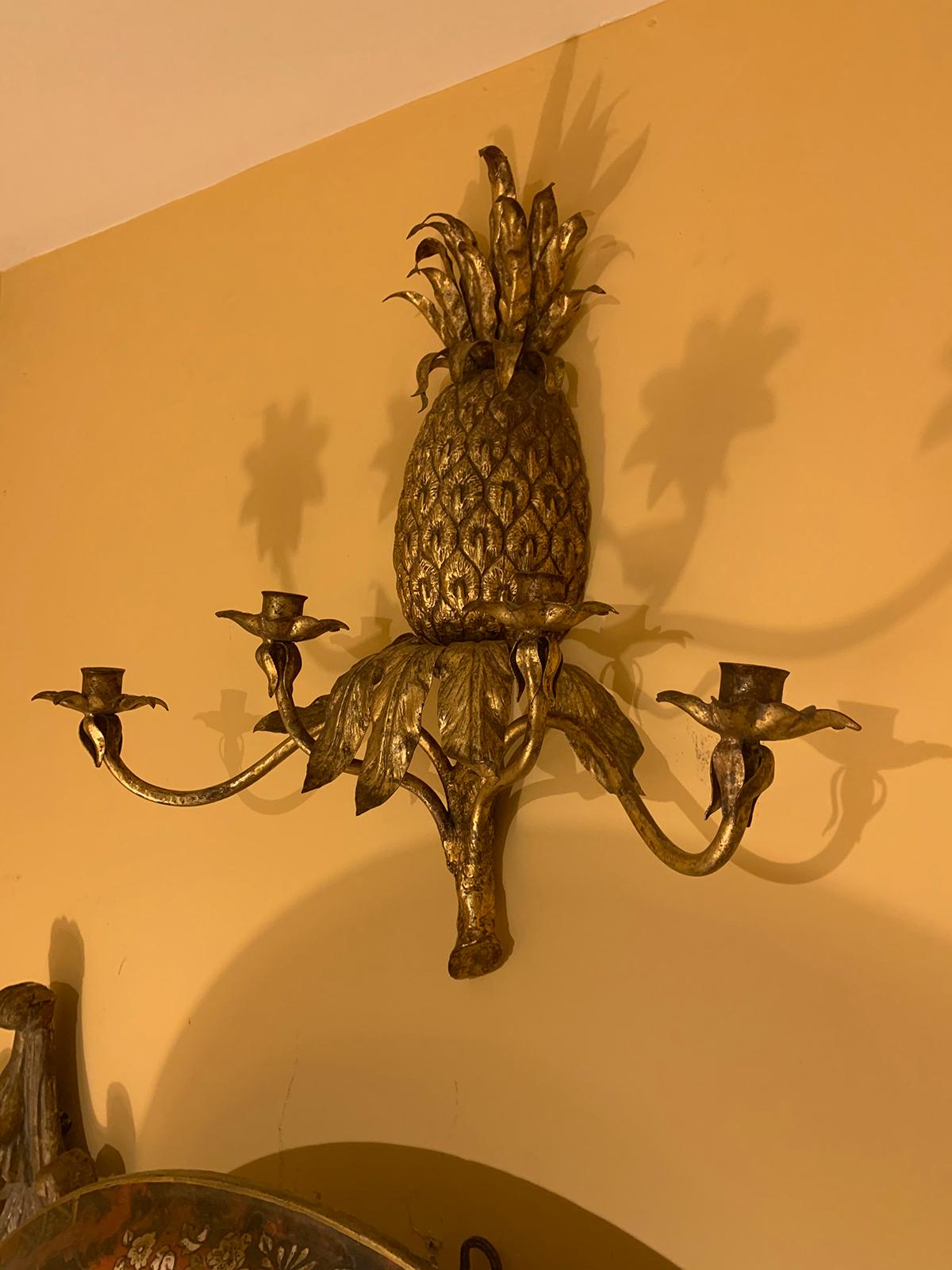 Mid-20th Century Gilt Metal Pineapple Four-Arm Sconce In Good Condition For Sale In Atlanta, GA
