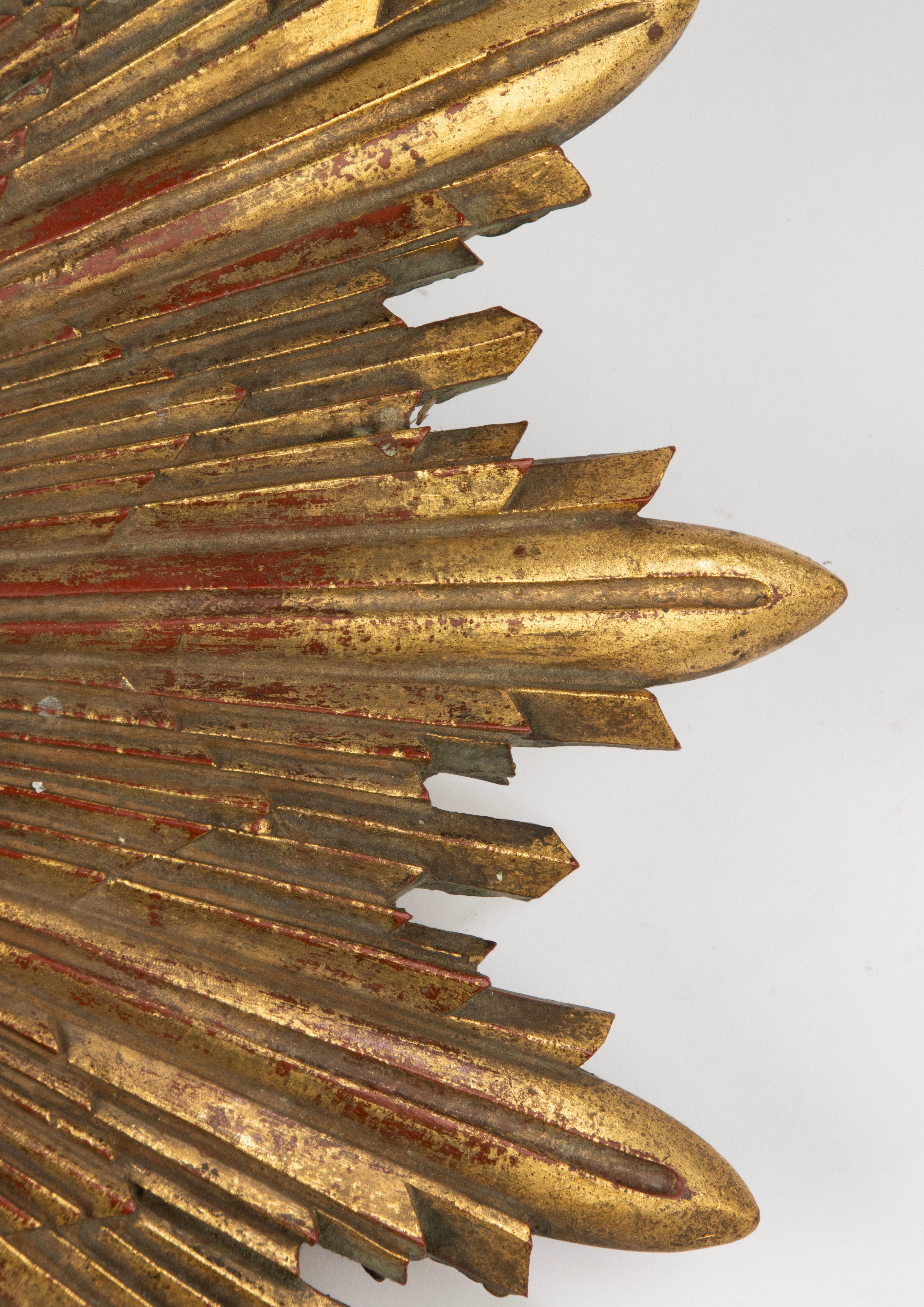 Mid 20th Century Gilt Resin Convex Sunburst mirror In Good Condition For Sale In Casteren, Noord-Brabant
