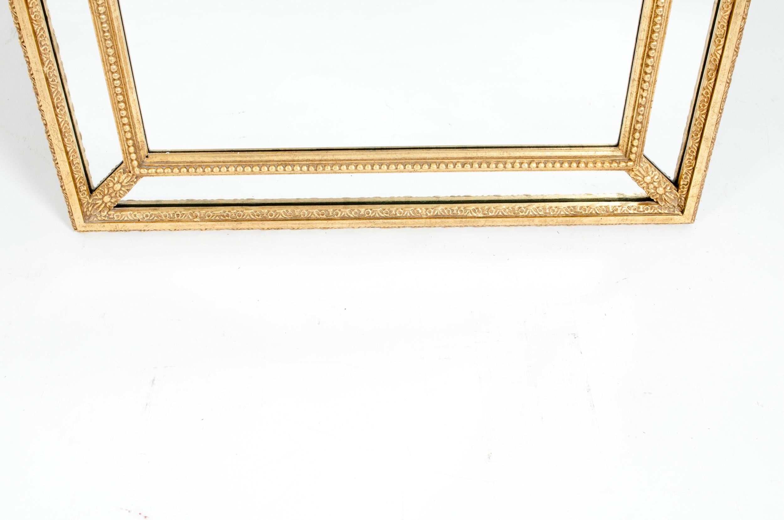 20th Century Giltwood Frame Beveled Hanging Wall Mirror In Good Condition In Tarry Town, NY