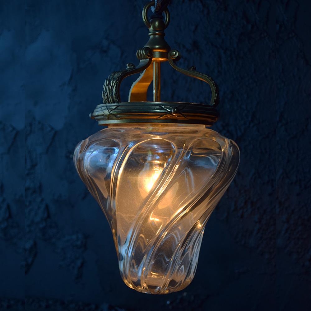 Mid-20th Century Glass and Bronze Lantern by Val Saint Lambert 

We are proud to offer a delightful untouched example for a hand-blown teardrop glass shade sat elegantly in a gilt bronze frame support and ceiling rose fitting. Designed by Val