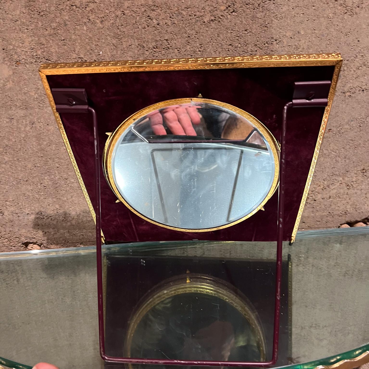 Miroir de courtoisie en or du milieu du 20e siècle The Ornamental en vente 2