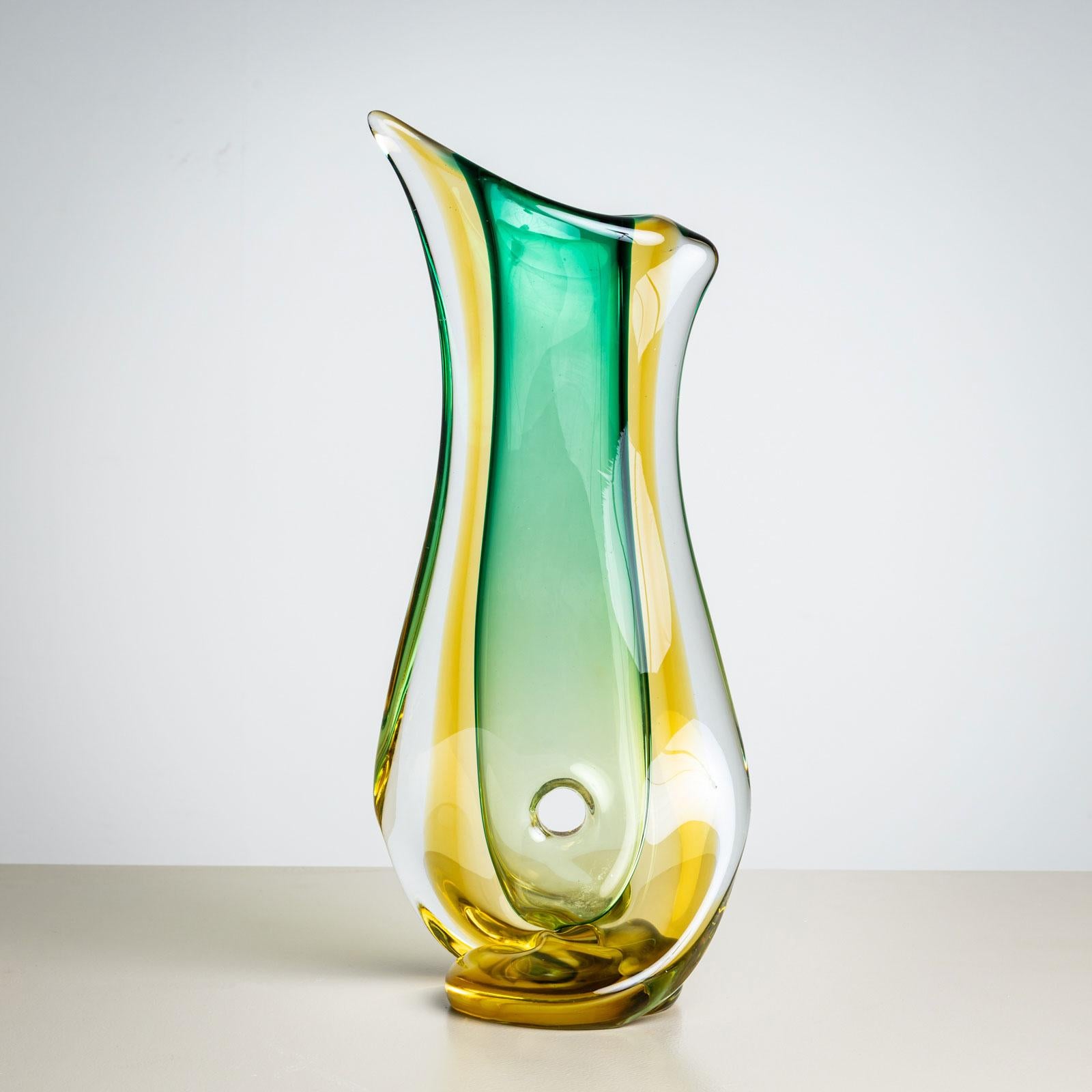 Art Glass Mid-20th Century Green Glass Vase by Seguso Vetri d’Arte, Italy For Sale