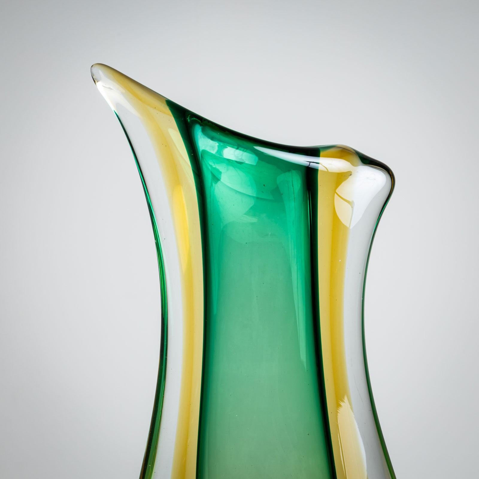 Mid-20th Century Green Glass Vase by Seguso Vetri d’Arte, Italy For Sale 3