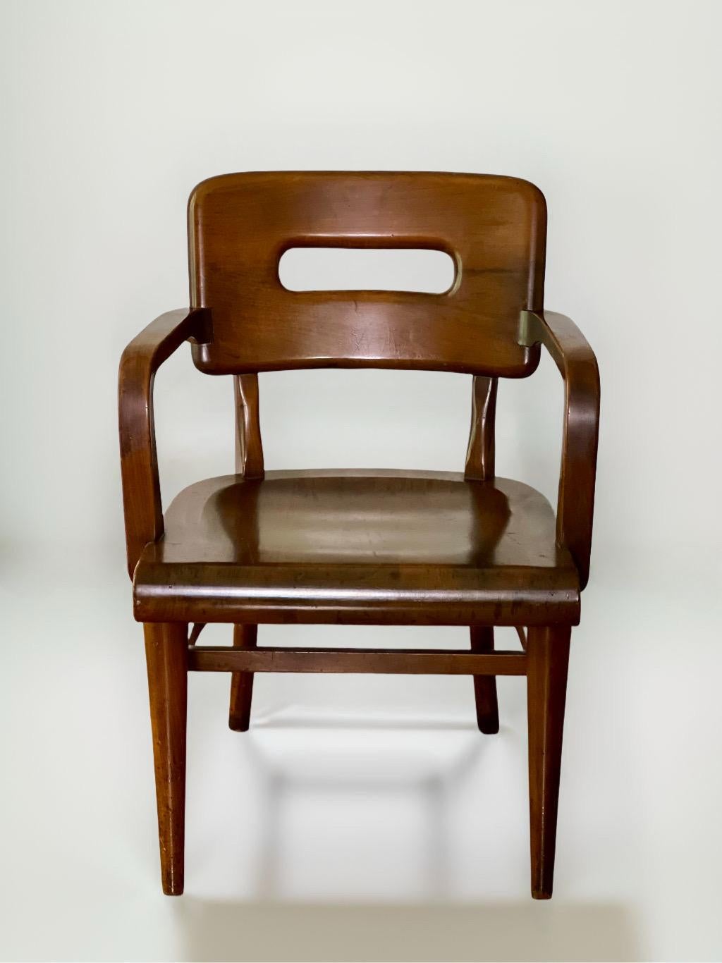 Mid 20th Century Gunlocke Walnut Side Armchair In Good Condition For Sale In Doylestown, PA