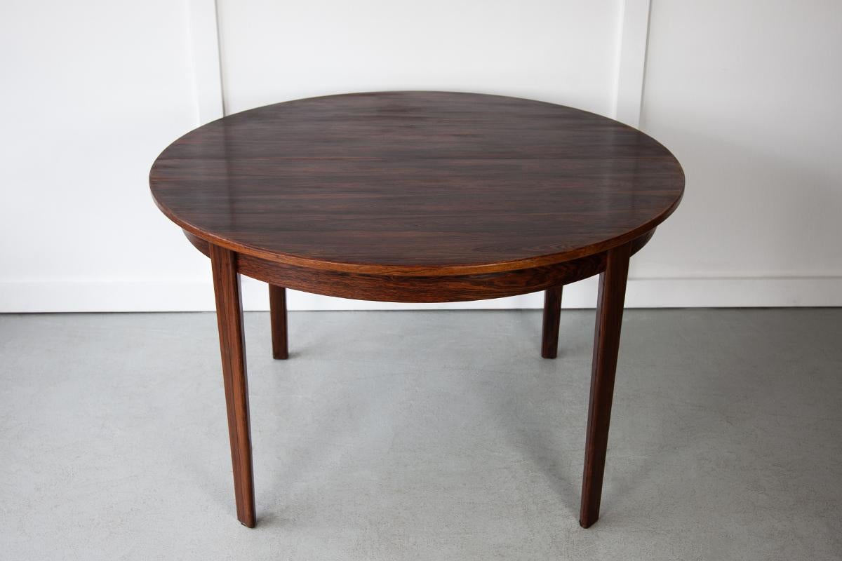 Mid 20th Century, Gunni Omann Extendable Rosewood Dining Table In Good Condition In Bristol, GB