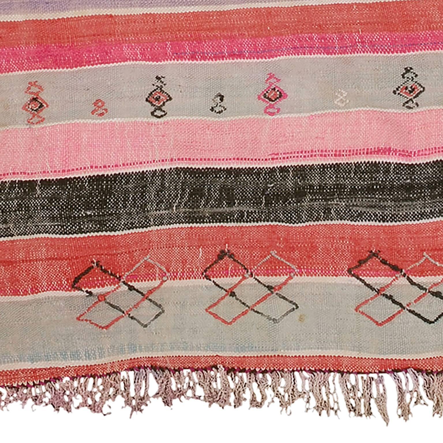 Hand-Woven Mid-20th Century Haik Moroccan Kilim For Sale