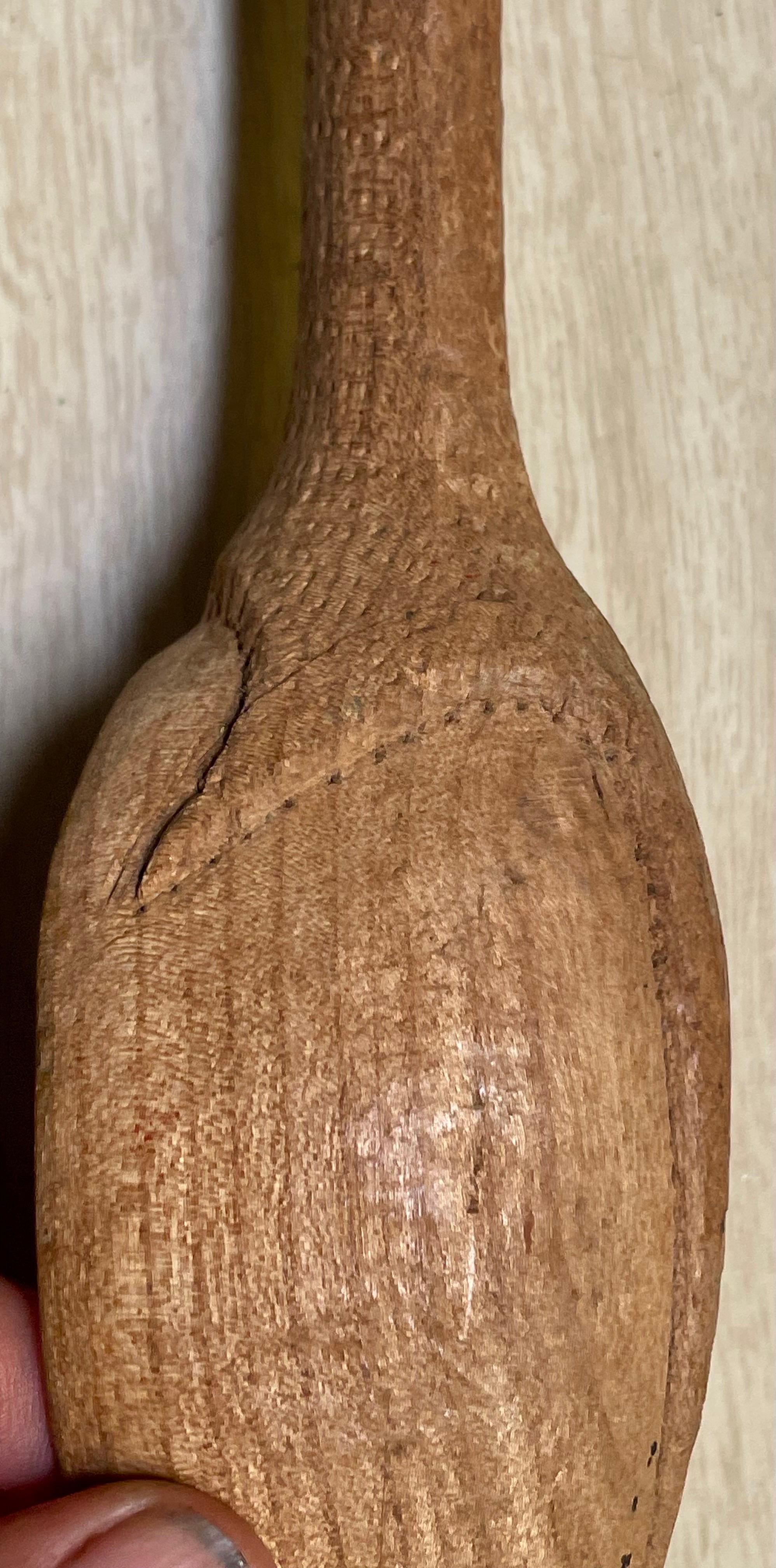 Cuchara y tenedor de ensalada franceses de mediados del siglo xx tallados a mano Pr Folk Art Claw en venta 3