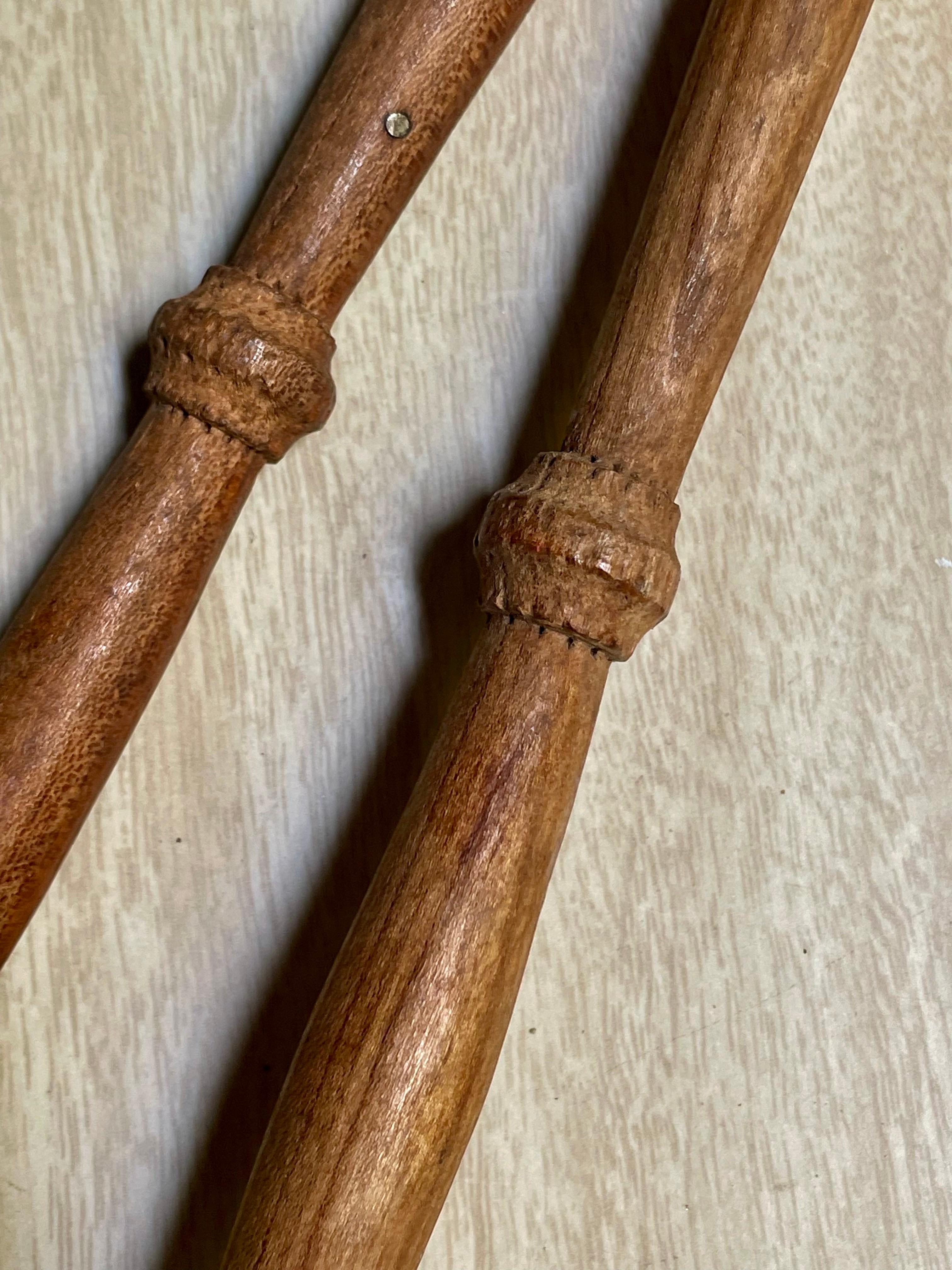 Cuchara y tenedor de ensalada franceses de mediados del siglo xx tallados a mano Pr Folk Art Claw en venta 10