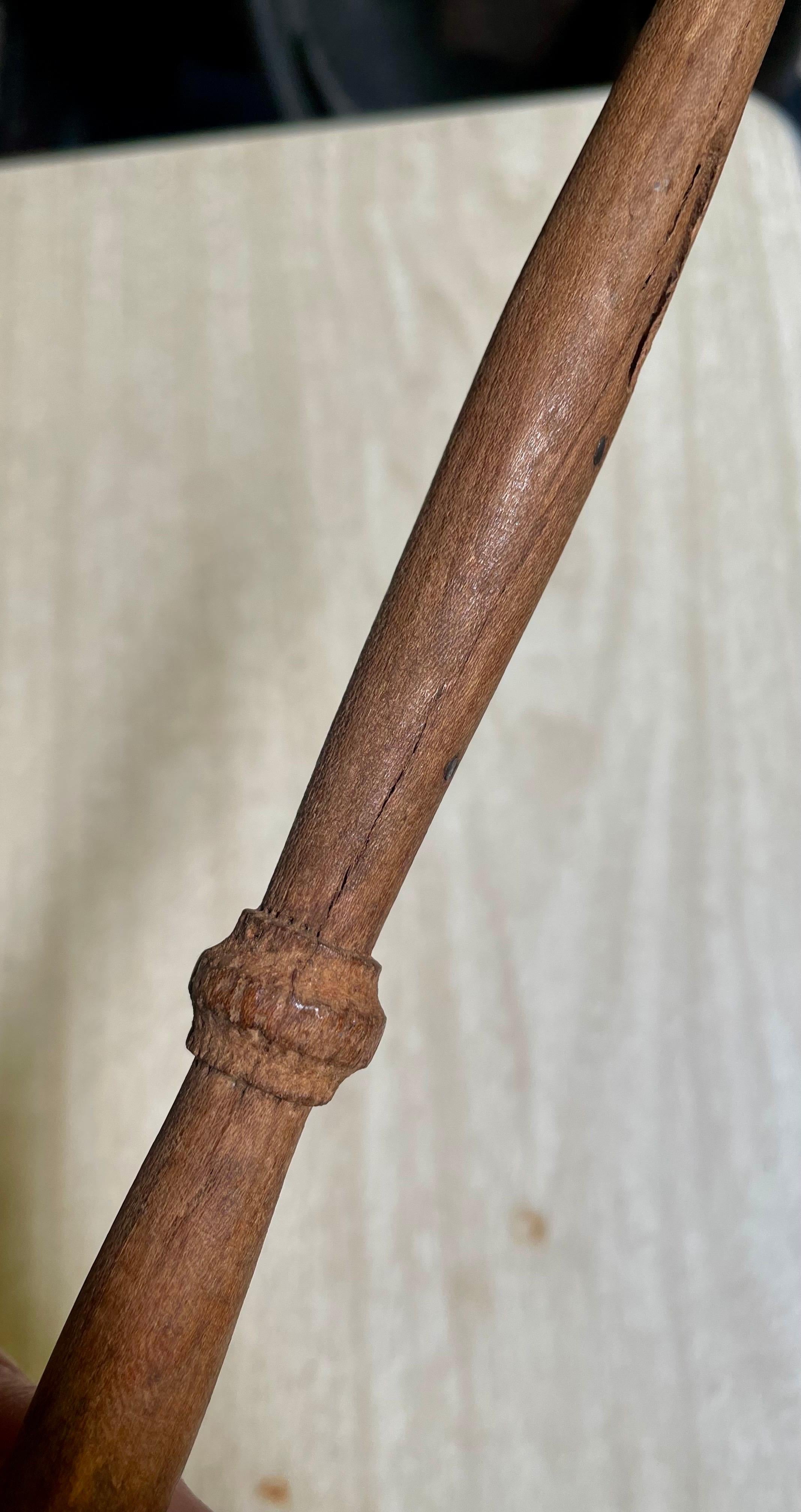 Cuchara y tenedor de ensalada franceses de mediados del siglo xx tallados a mano Pr Folk Art Claw Francés en venta