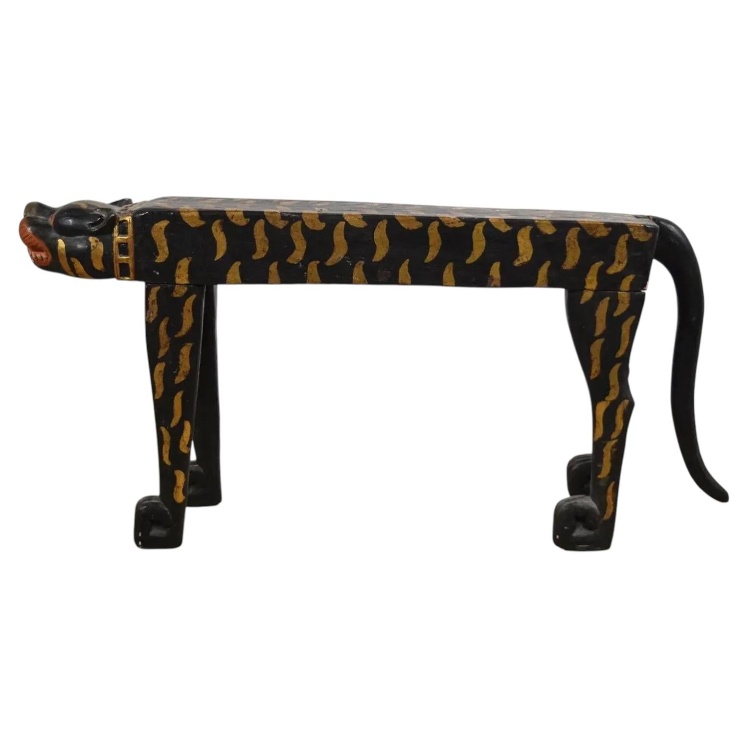 Mitte des 20. Jahrhunderts Hand-Carved Folk Art Katze Form skulpturale Bank