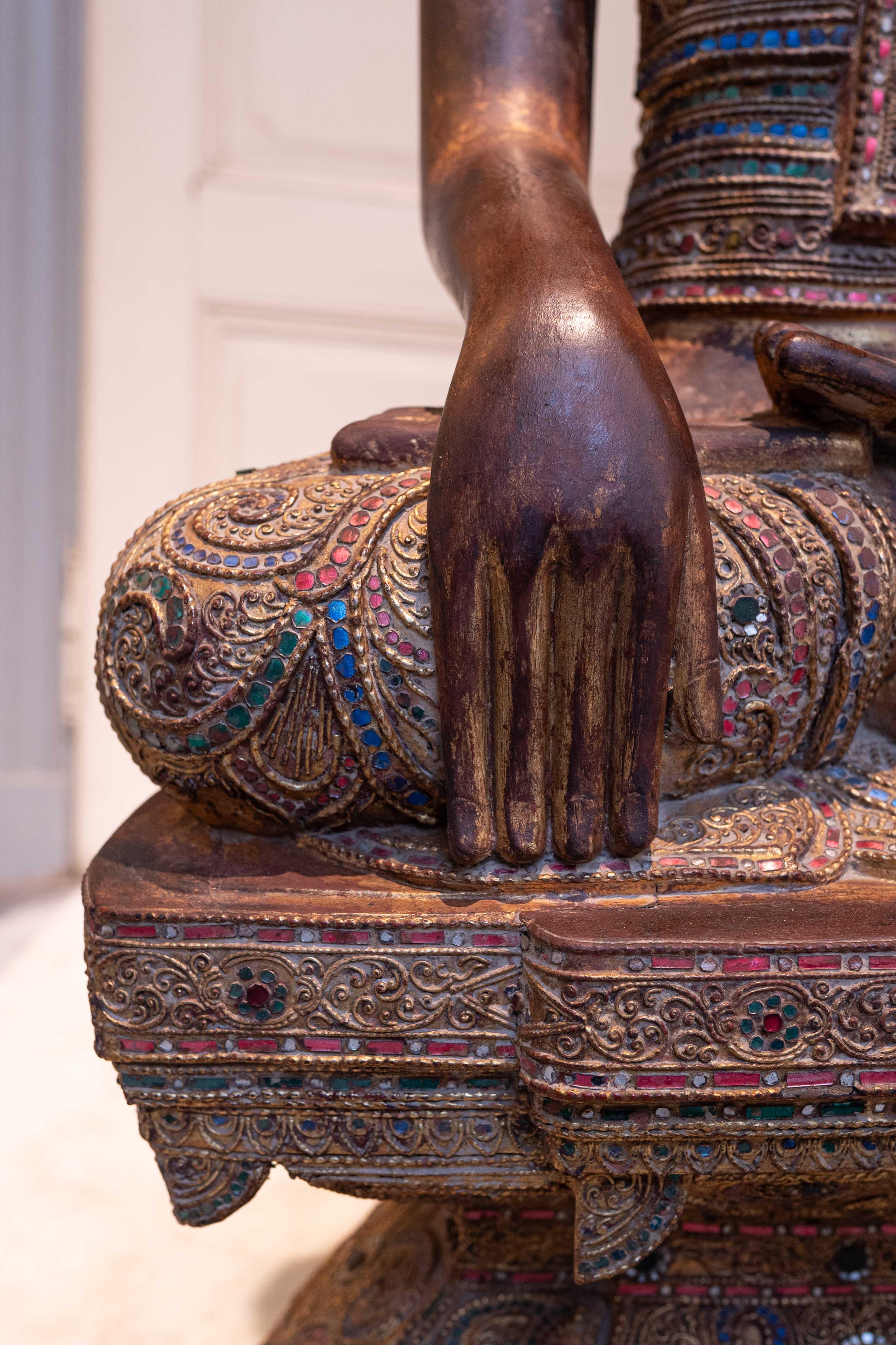 20th Century Mid 20th century hand-carved sitting Buddha from Myanmar in teakwood For Sale