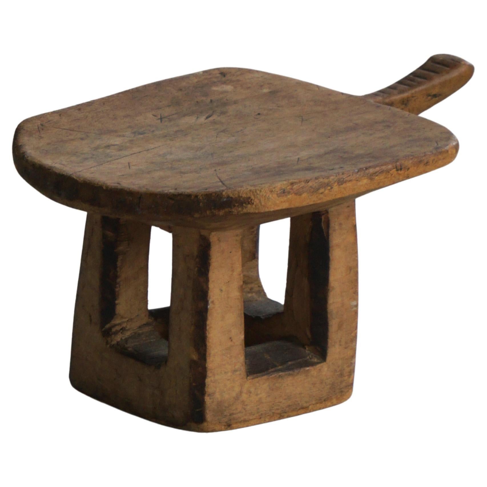 Taburete Lobi de madera tallada a mano, mediados del siglo XX, Burkina Faso, África