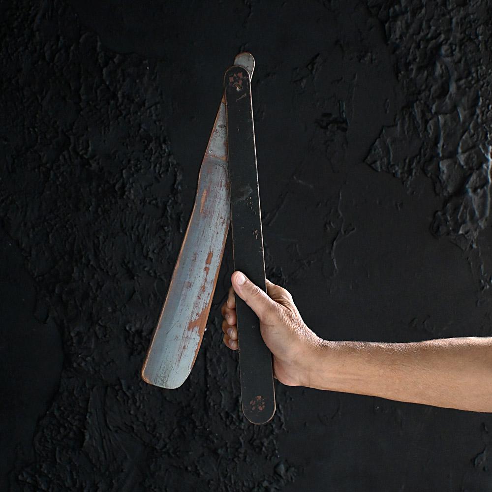 Insegna commerciale per barbieri in pino, realizzata a mano, della metà del 20° secolo in vendita 5