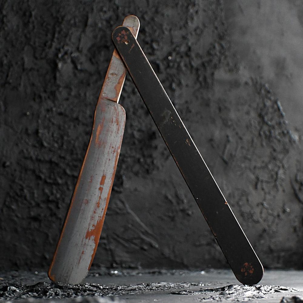 Britannico Insegna commerciale per barbieri in pino, realizzata a mano, della metà del 20�° secolo in vendita