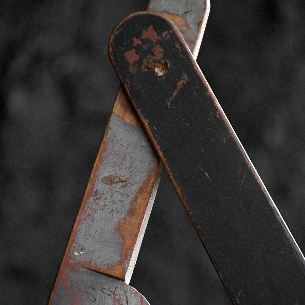 Fatto a mano Insegna commerciale per barbieri in pino, realizzata a mano, della metà del 20° secolo in vendita