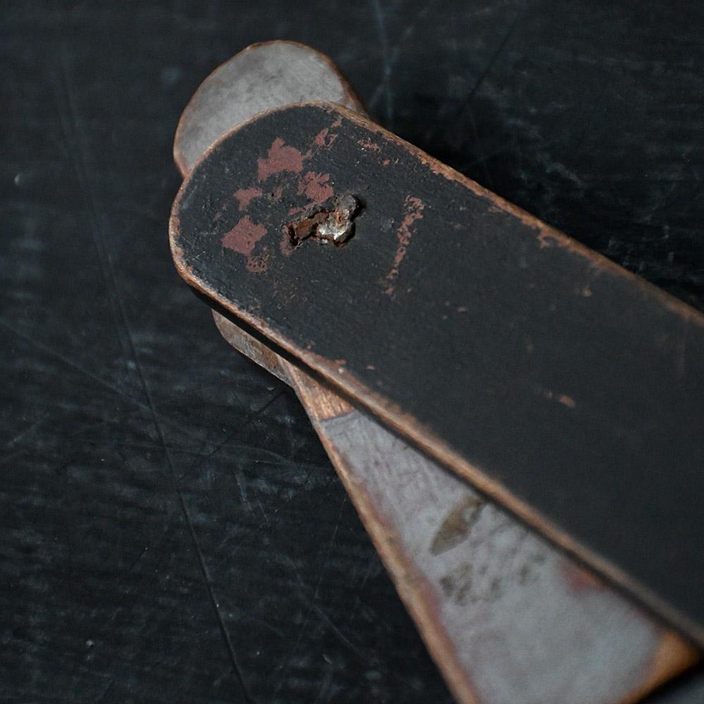 Insegna commerciale per barbieri in pino, realizzata a mano, della metà del 20° secolo In condizioni buone in vendita a London, GB