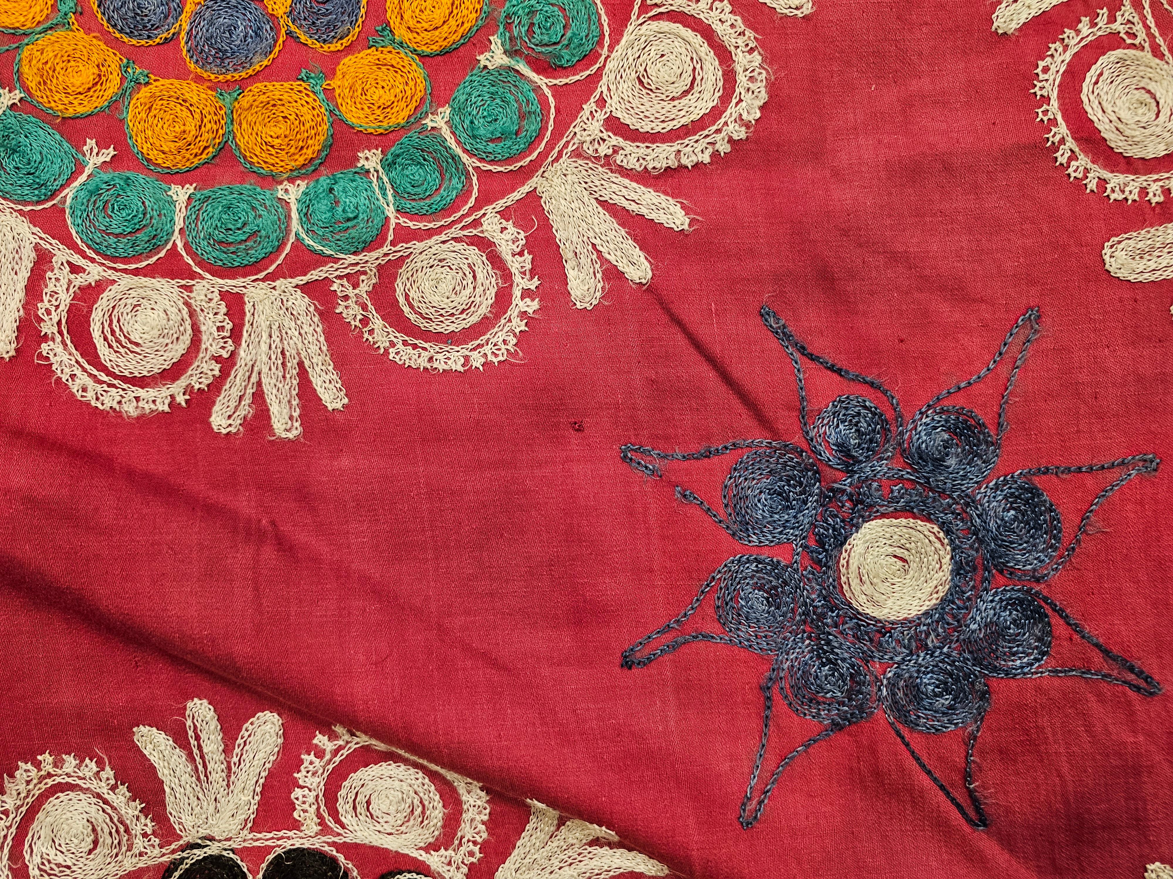 Mid 20th Century Hand Crafted Uzbek Suzani Silk Embroidery in Red, ivory, Green For Sale 5