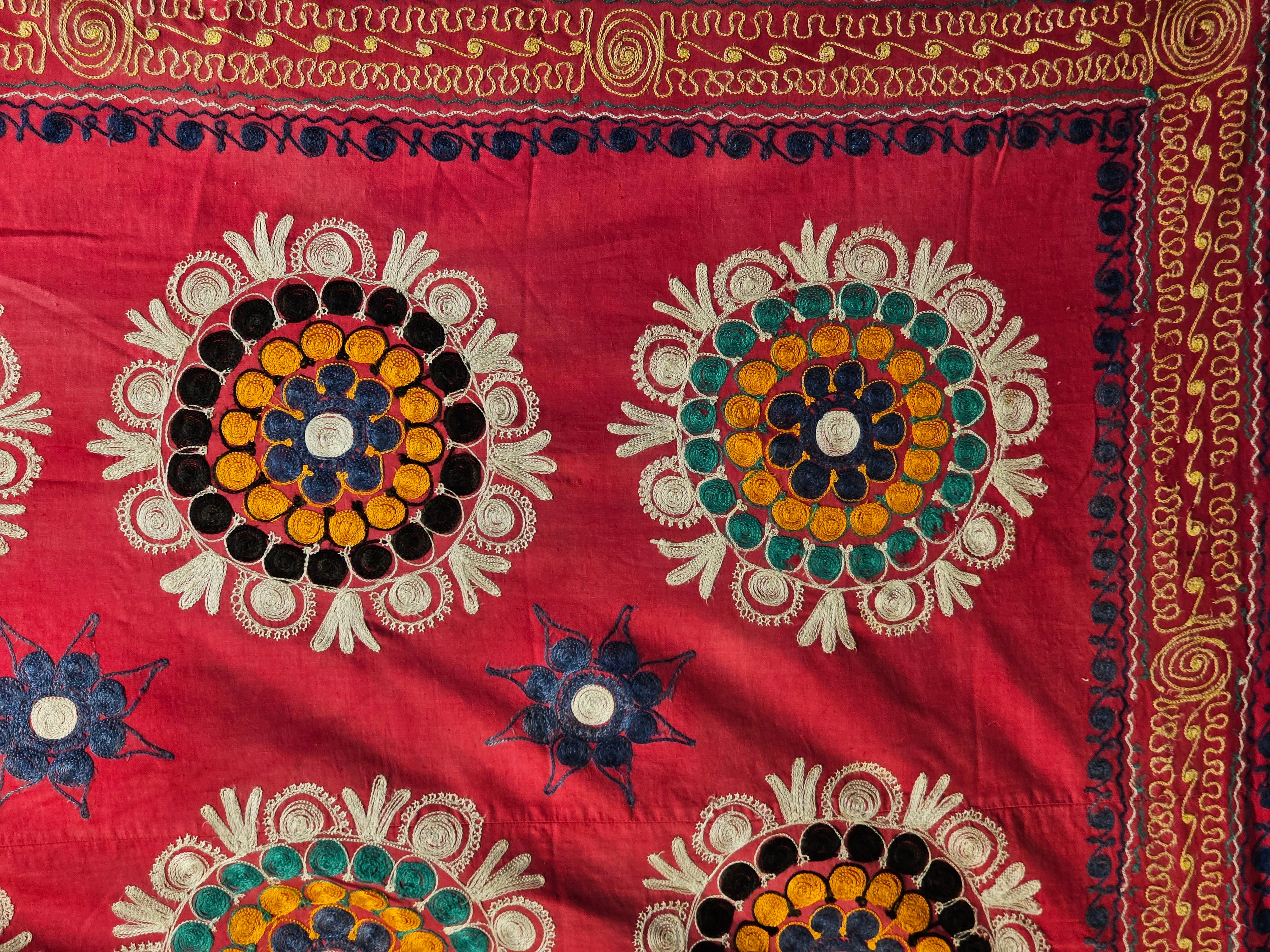 Hand-Crafted Mid 20th Century Hand Crafted Uzbek Suzani Silk Embroidery in Red, ivory, Green For Sale