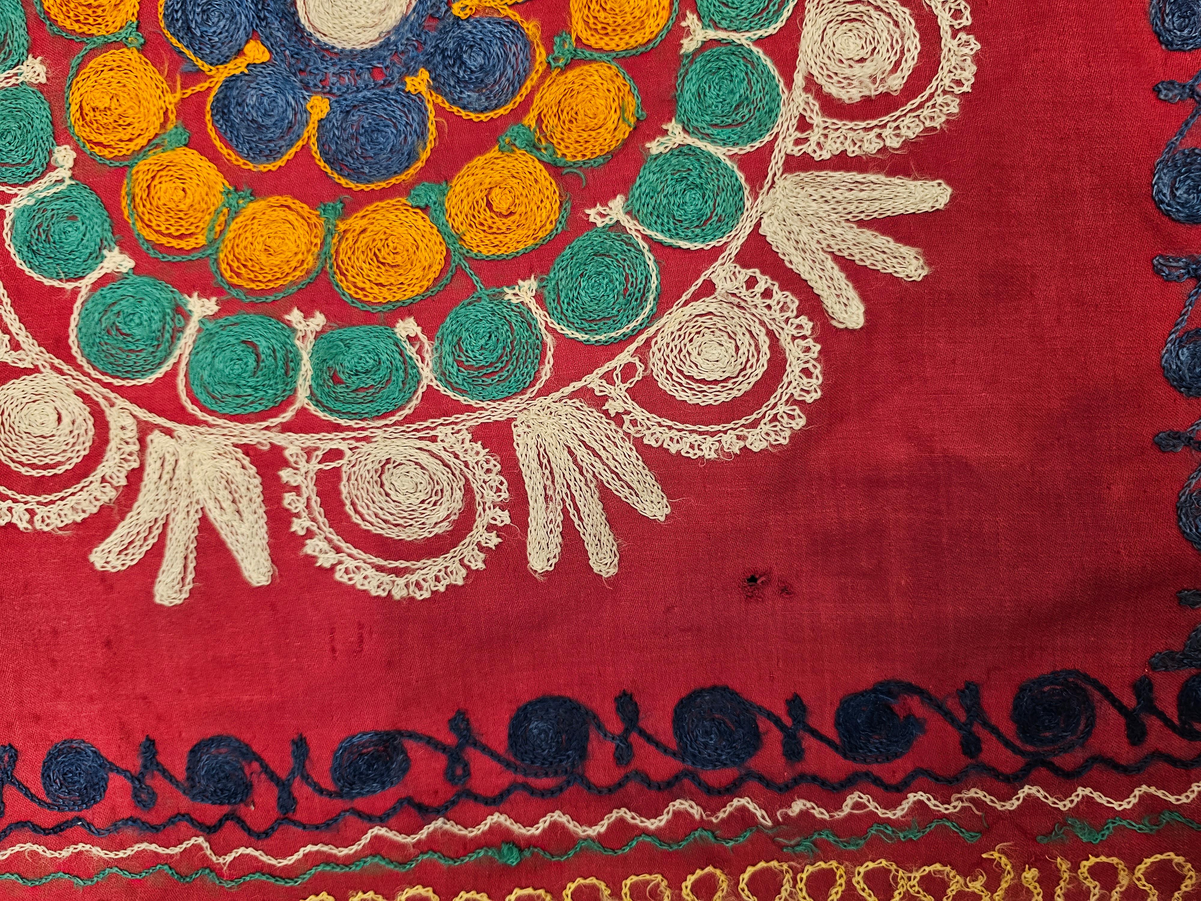 Mid 20th Century Hand Crafted Uzbek Suzani Silk Embroidery in Red, ivory, Green For Sale 4