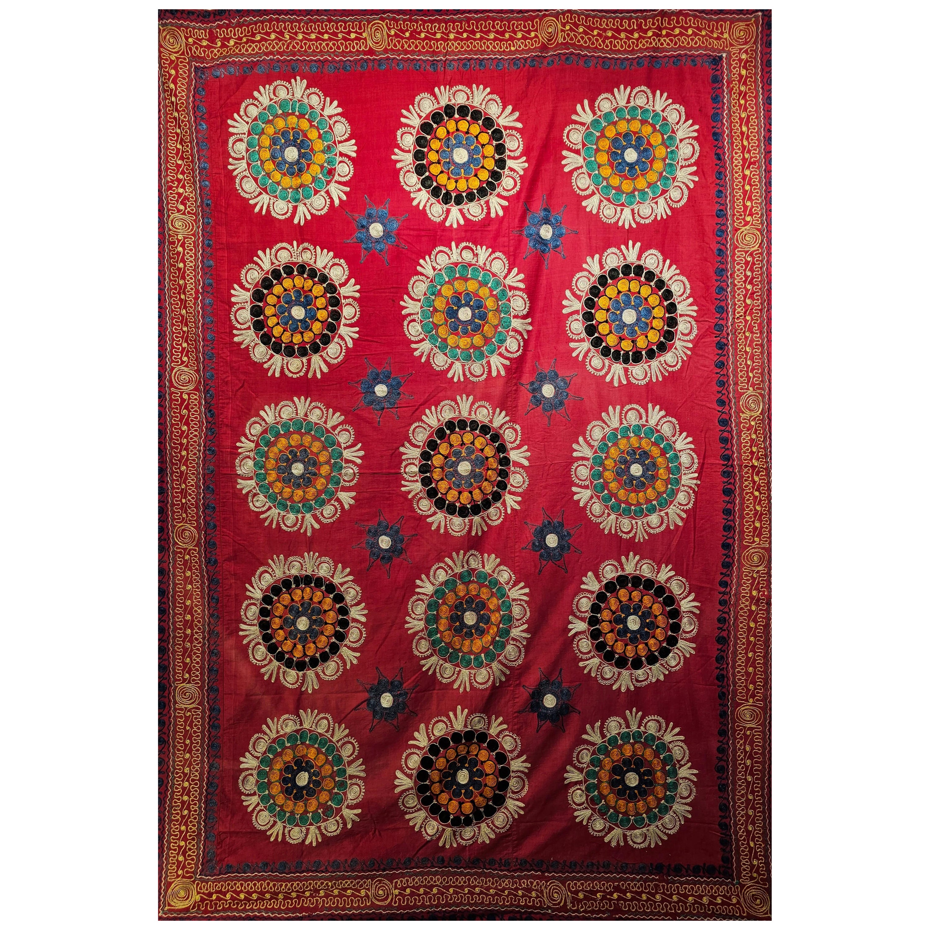 Handgefertigte uzbekische Suzani-Seidenstickerei aus der Mitte des 20. Jahrhunderts in Rot, Elfenbein, Grün