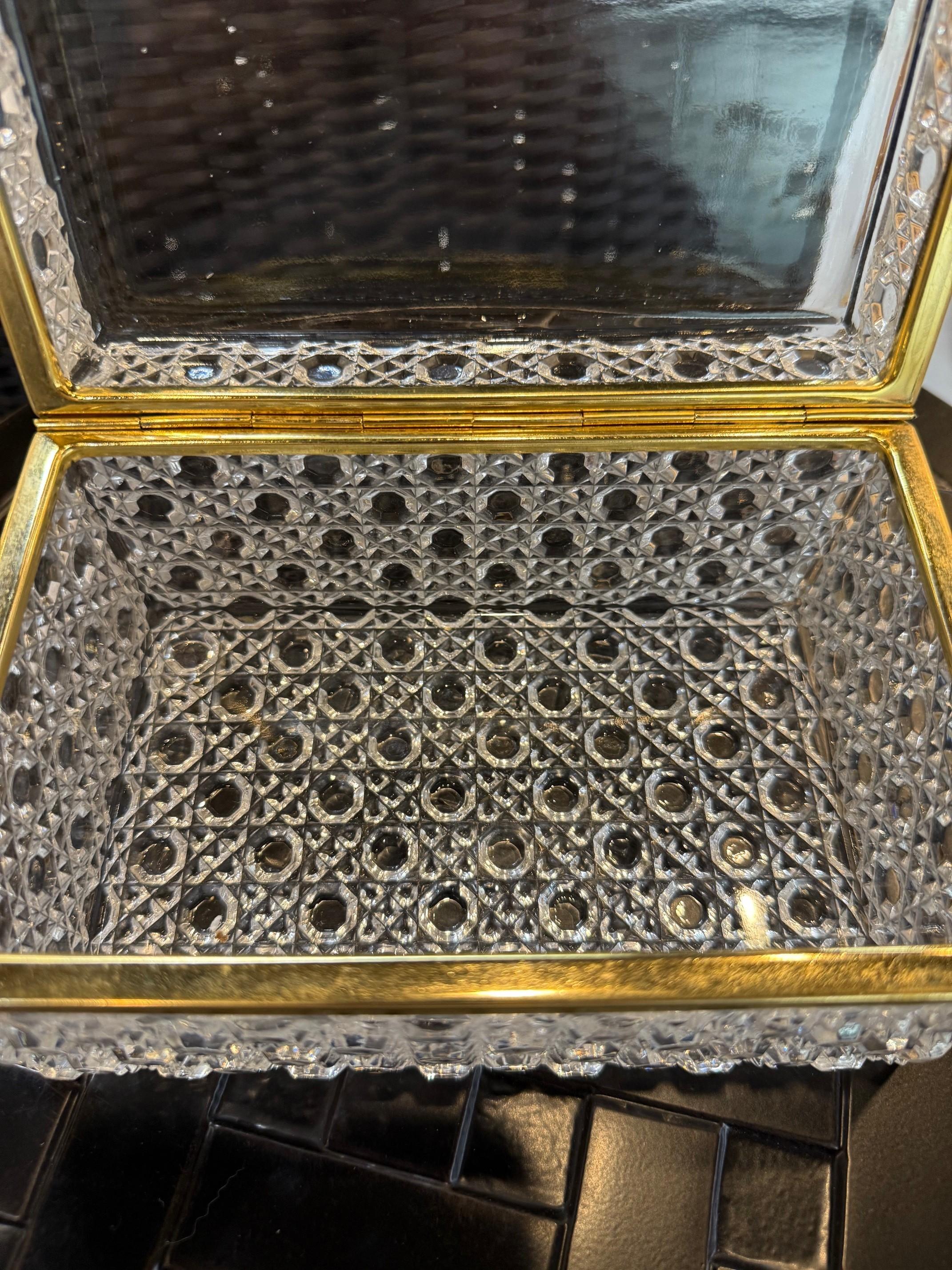 Boîte à bijoux en cristal de plomb taillé à la main du milieu du 20e siècle ou boîte à vêtements allemande en vente 2