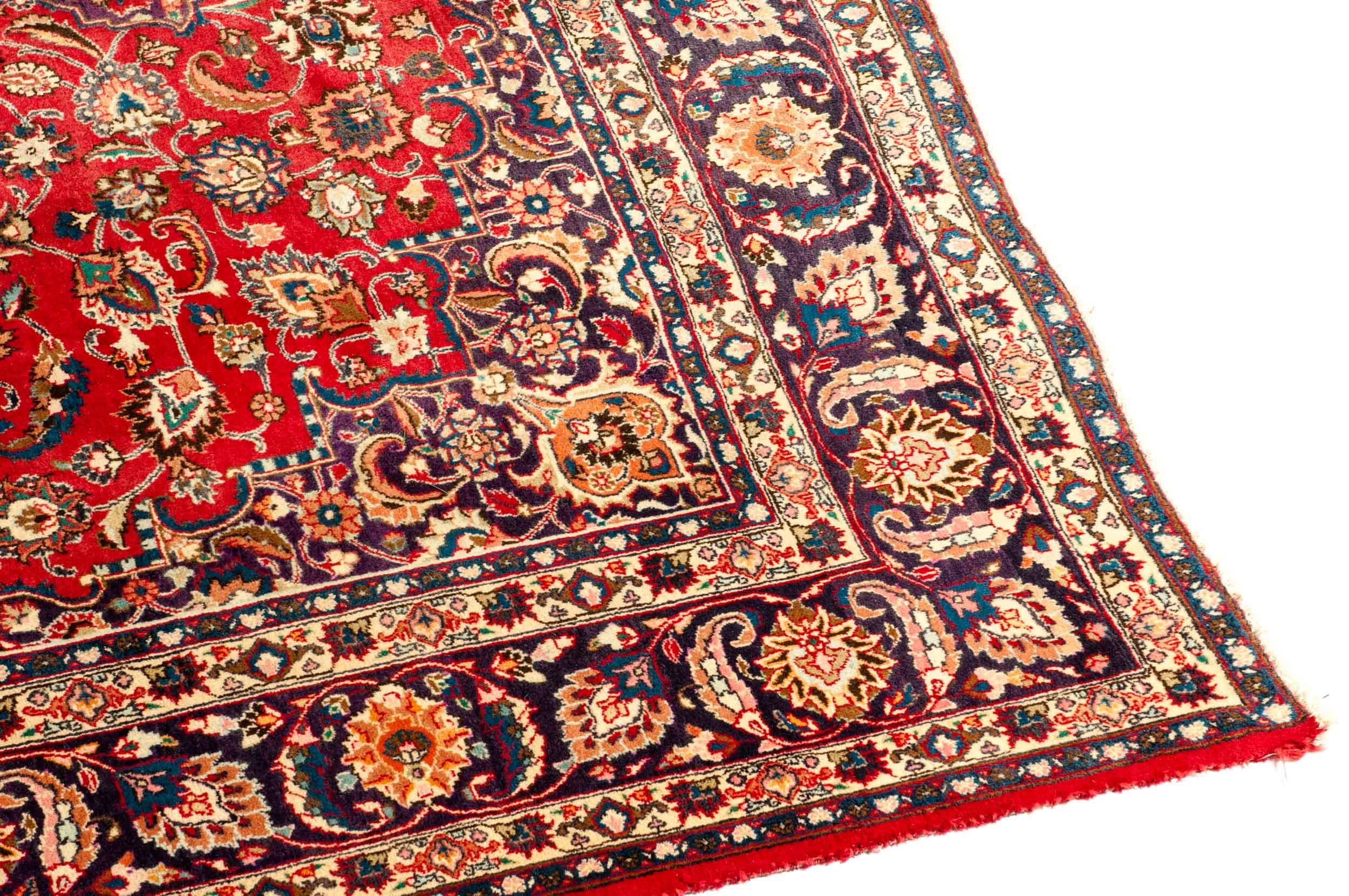 Mid-20th Century Hand Knotted Persian Rug In Good Condition In Tarry Town, NY