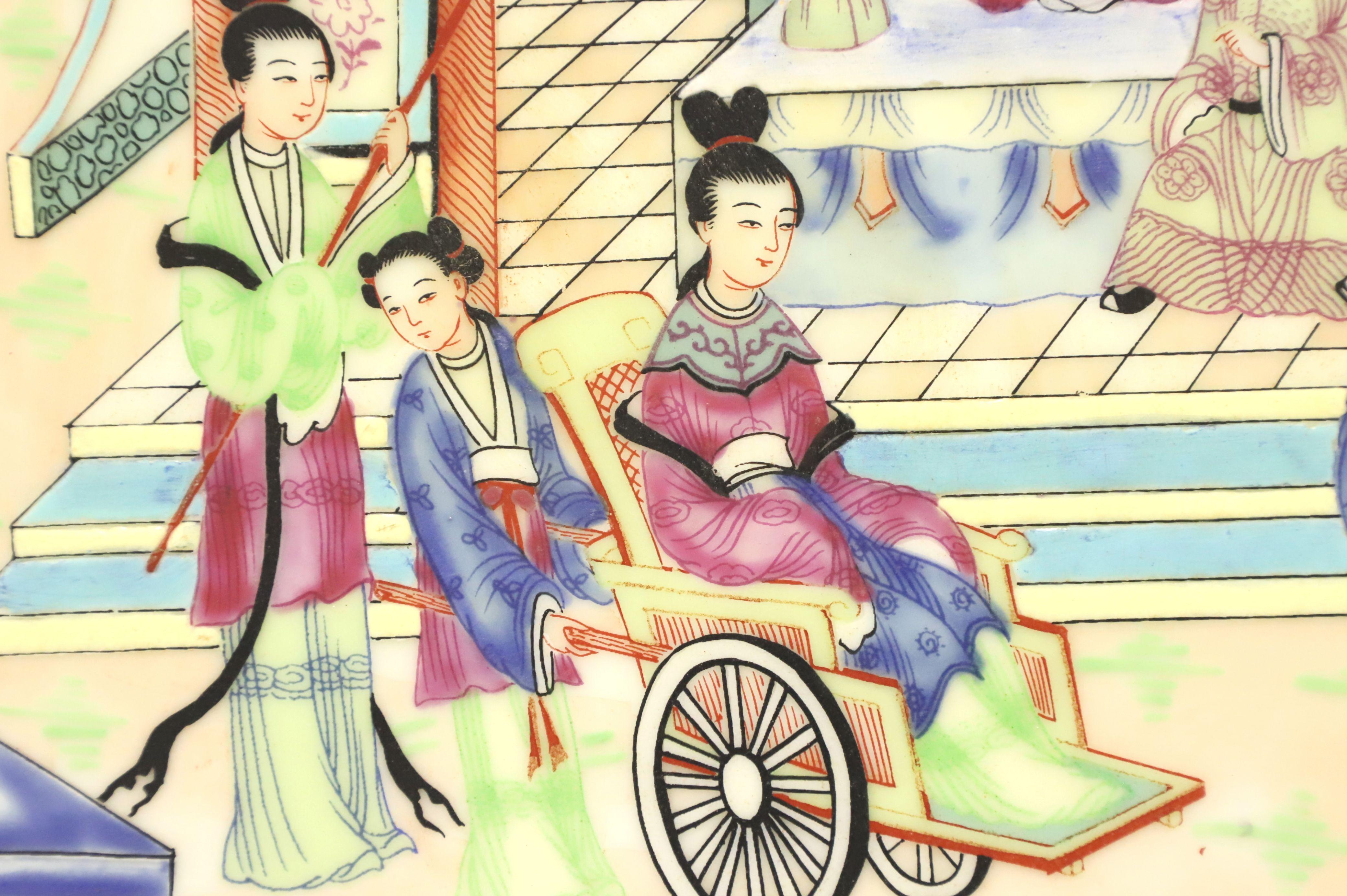 Japanische handbemalte, gerahmte Porzellan-Wandkunst aus der Mitte des 20. Jahrhunderts, Paar (Hongkong)