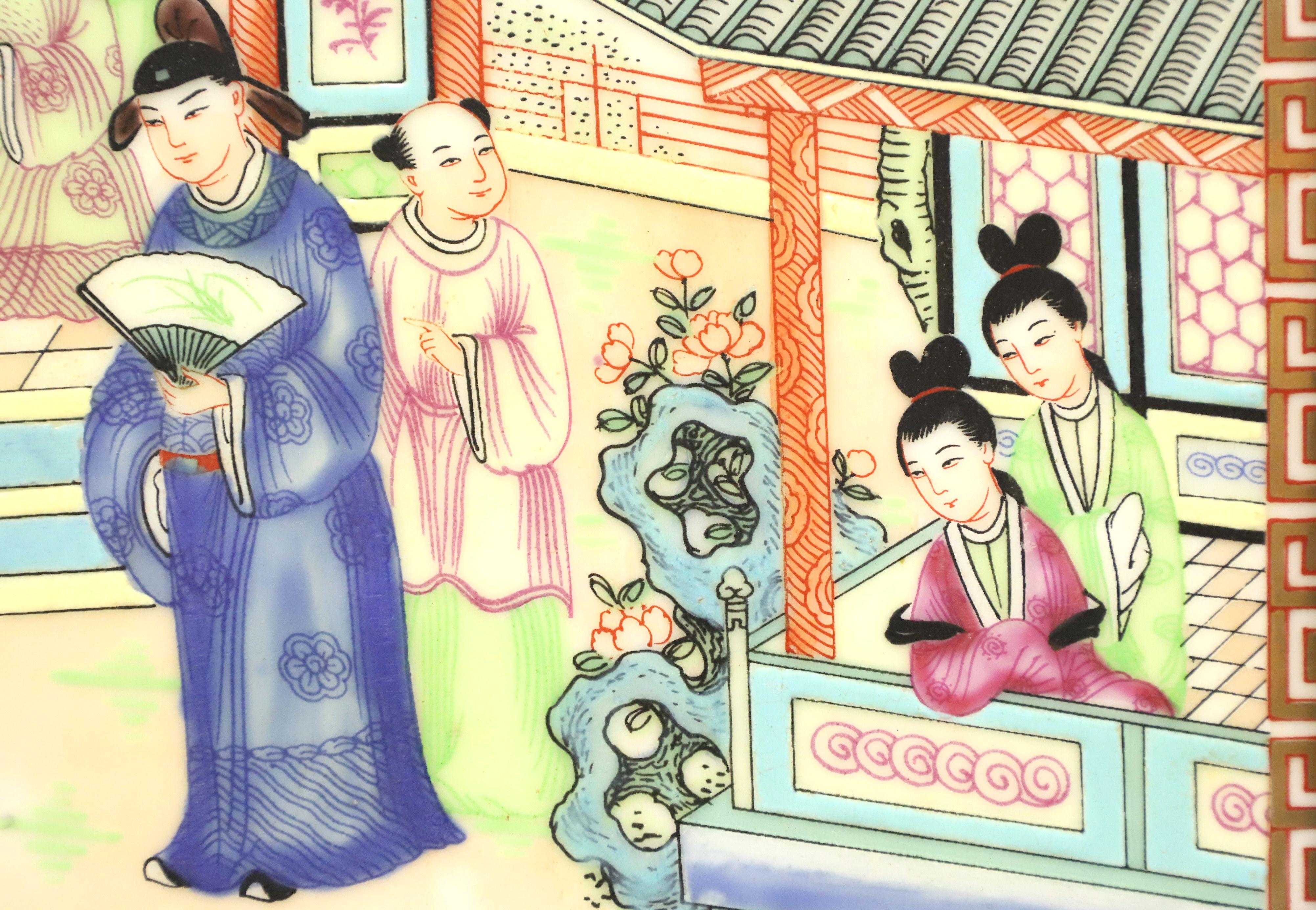 Japanische handbemalte, gerahmte Porzellan-Wandkunst aus der Mitte des 20. Jahrhunderts, Paar (Messing)