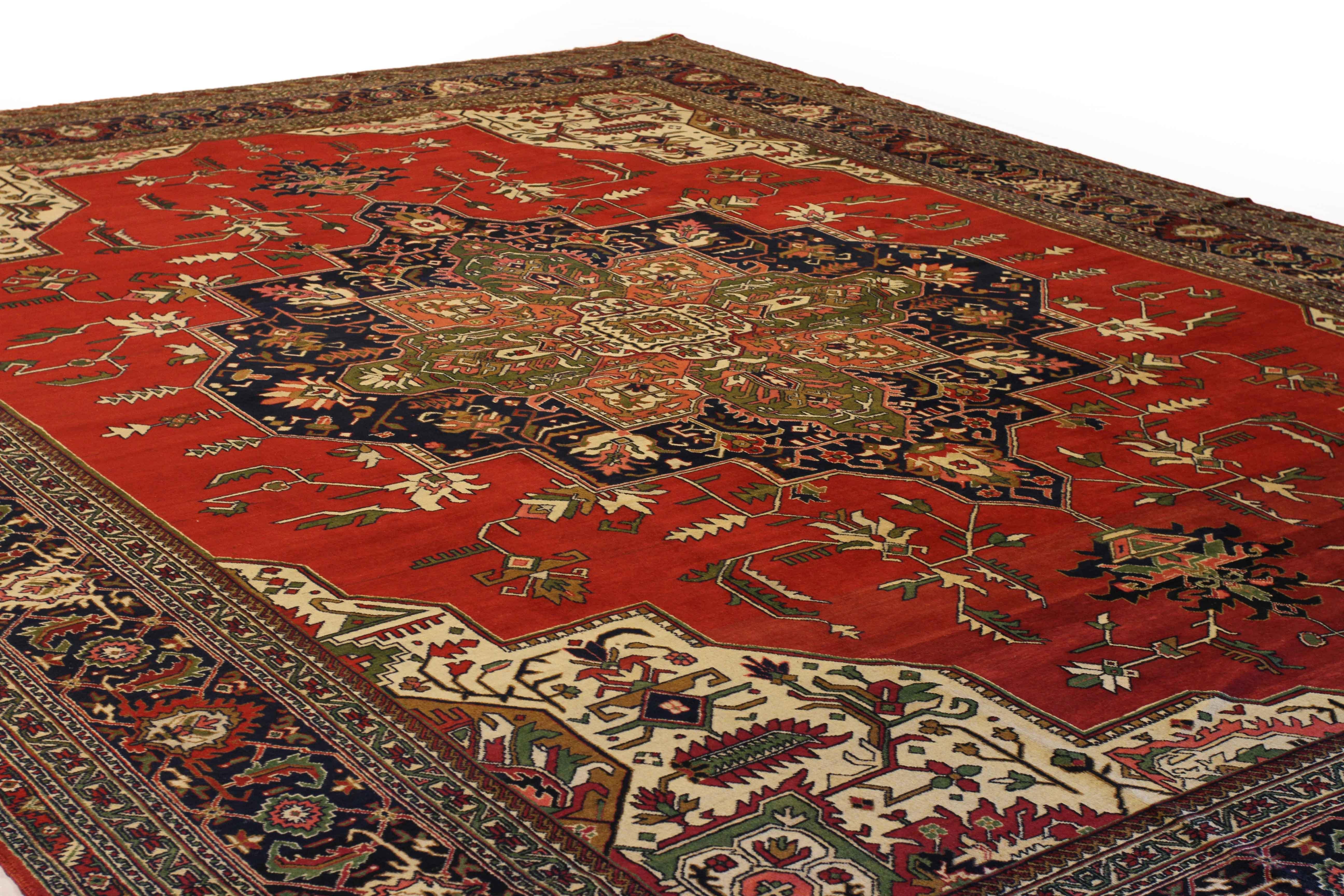 Mid-20th Century Hand-Woven Persian Rug Tabriz Design In Excellent Condition For Sale In Dallas, TX
