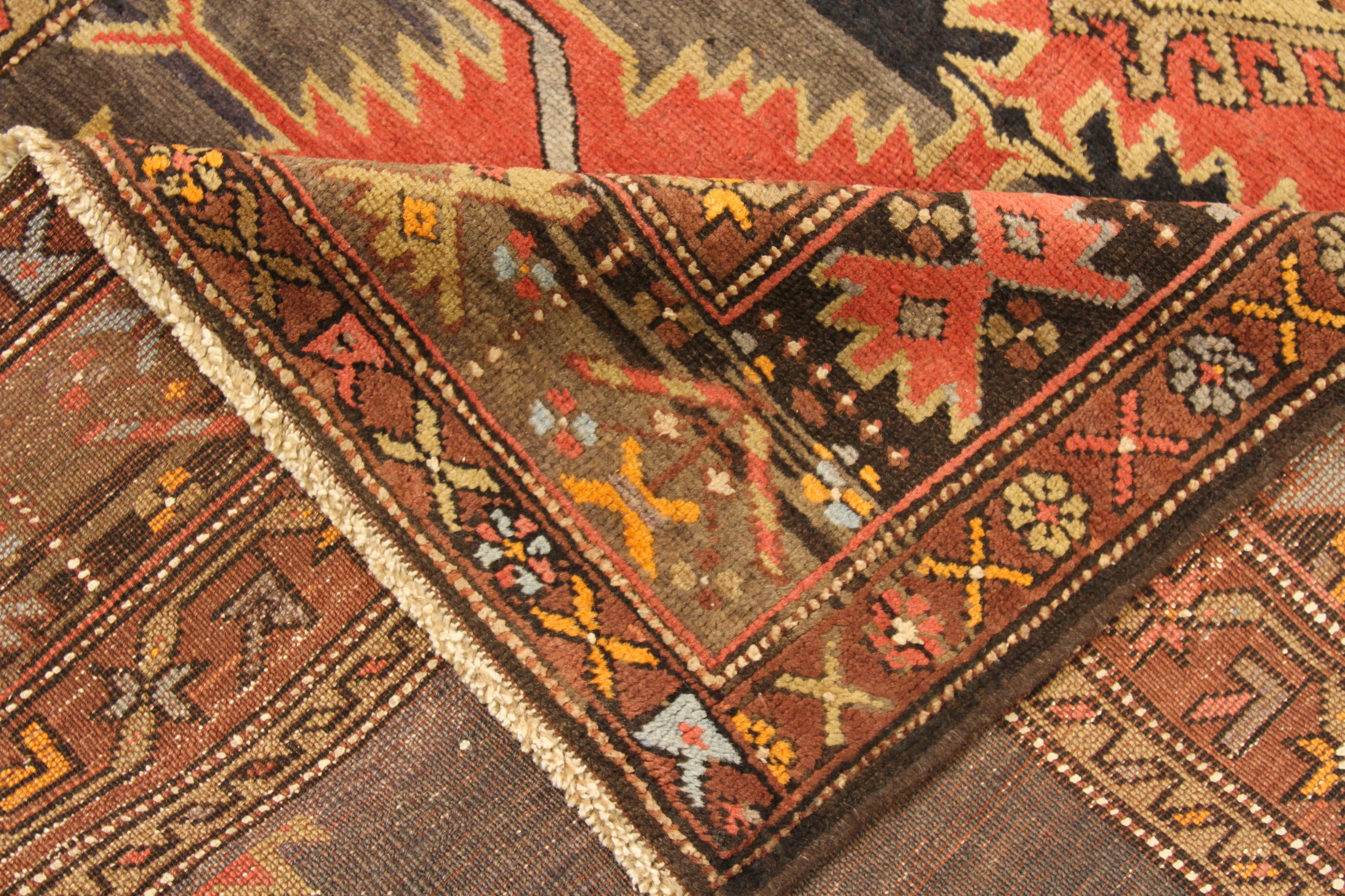 Mid-20th Century Hand-Woven Russian Tribal Rug Kazak Design In Excellent Condition For Sale In Dallas, TX