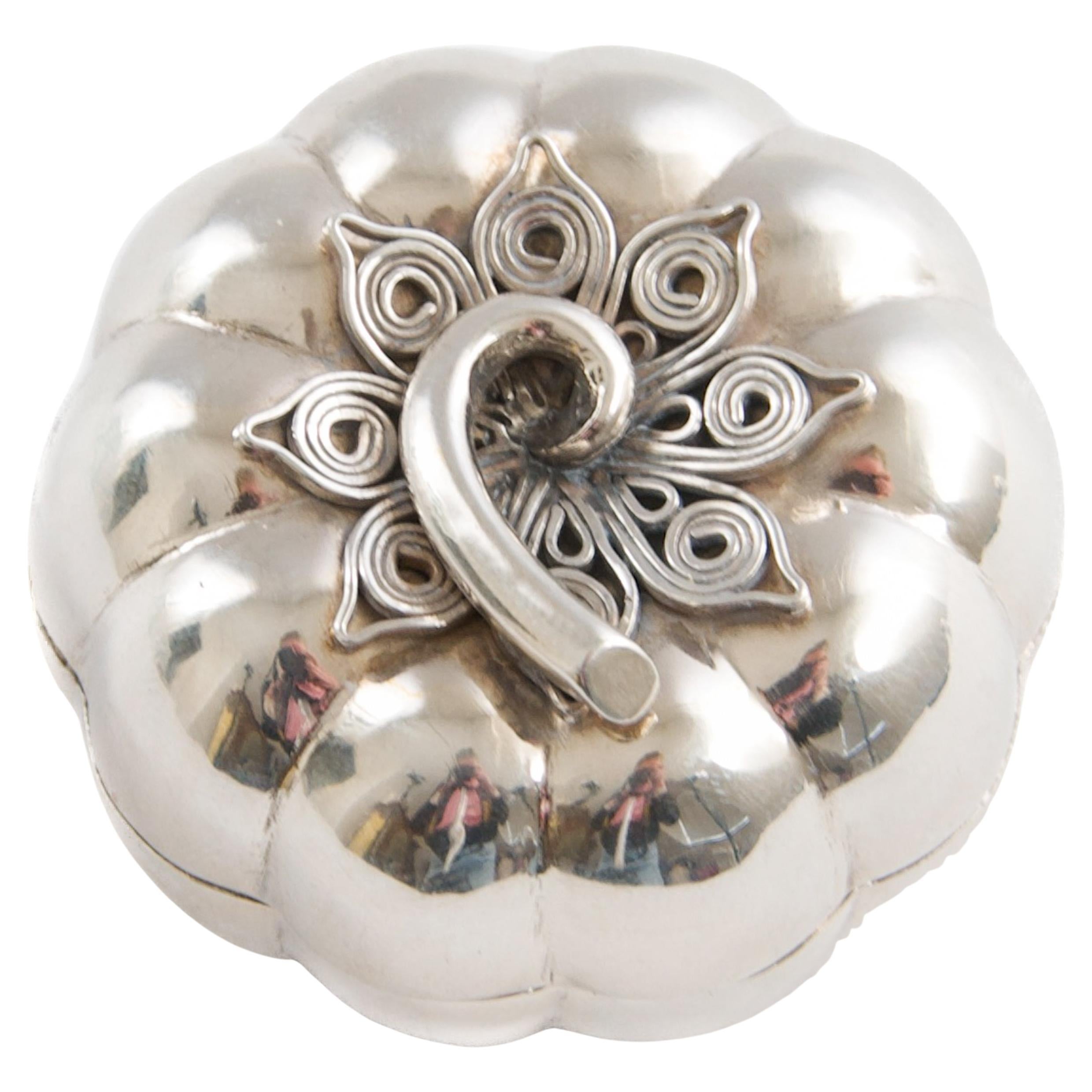 Mid-20th Century Handcrafted Sterling Silver Pumpkin Box with Filigree Lid For Sale