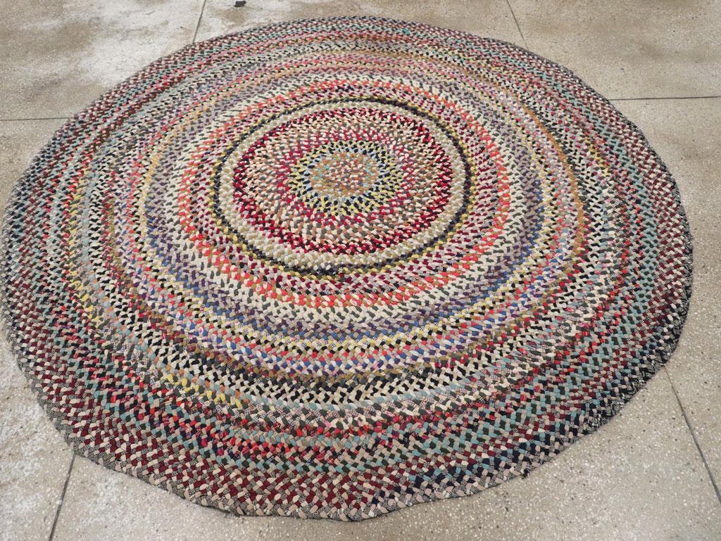 A vintage American Braid round/circular accent rug handmade during the mid-20th century.

Measures: 7' 1