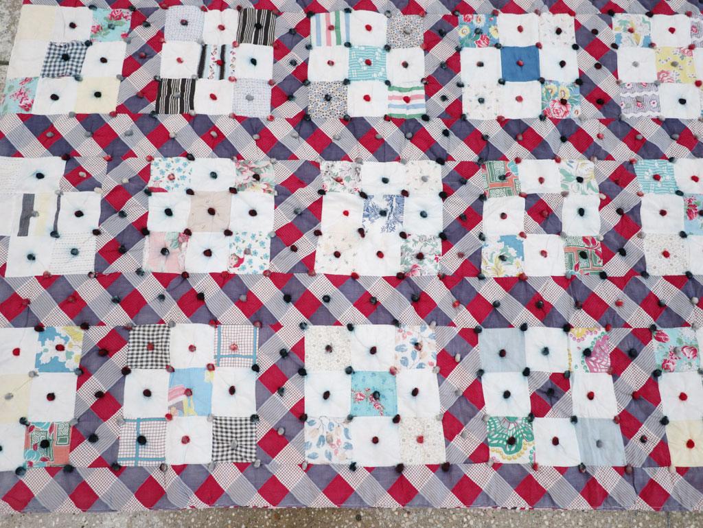 Handgefertigter amerikanischer Square-Quilt aus der Mitte des 20. im Zustand „Hervorragend“ im Angebot in New York, NY