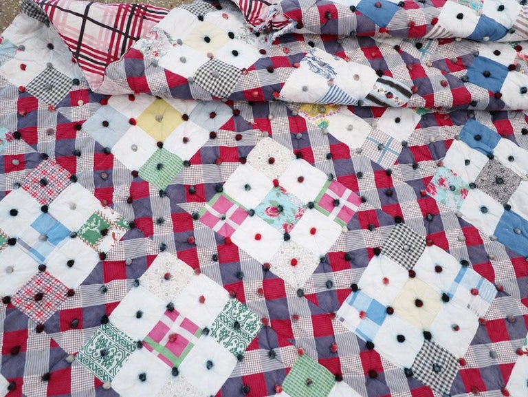 Mid-20th Century Handmade American Square Quilt For Sale at 1stDibs