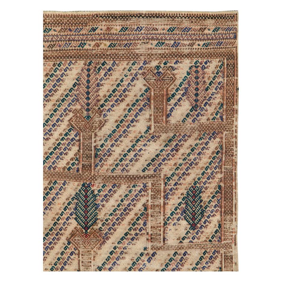 A vintage Caucasian flatweave Verneh throw rug handmade during the mid-20th century.

Measures: 3' 8