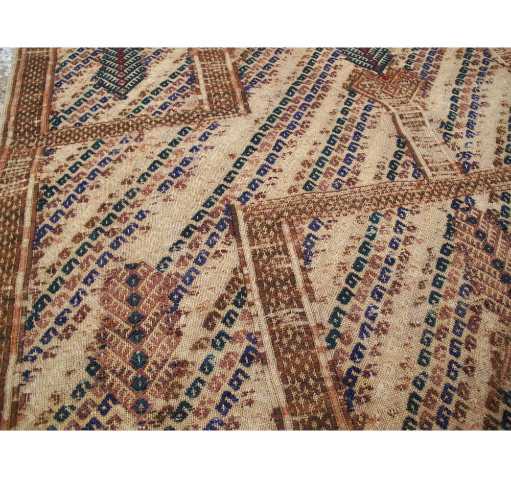 Mid-20th Century Handmade Caucasian Flatweave Verneh Throw Rug In Good Condition For Sale In New York, NY