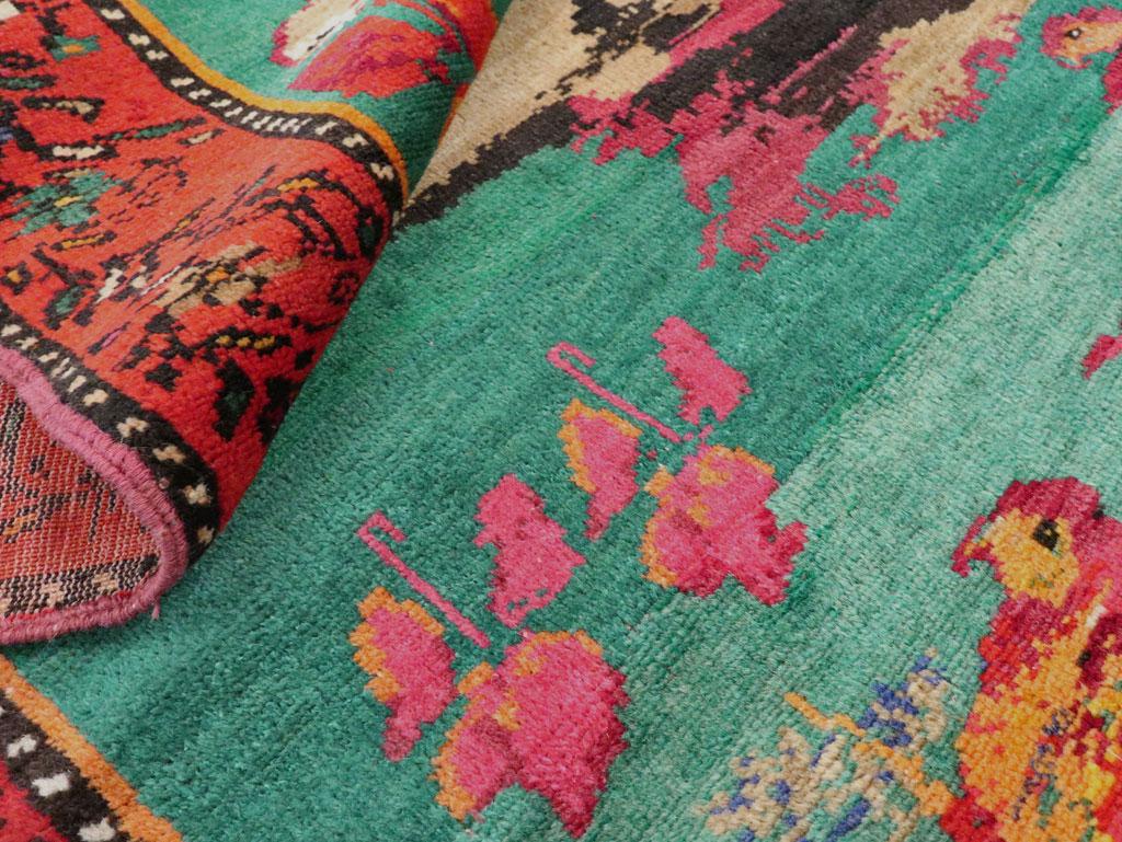 Handgefertigter kaukasischer Karabagh-Teppich mit malerischem Löwenmotiv aus der Mitte des 20. Jahrhunderts im Angebot 2