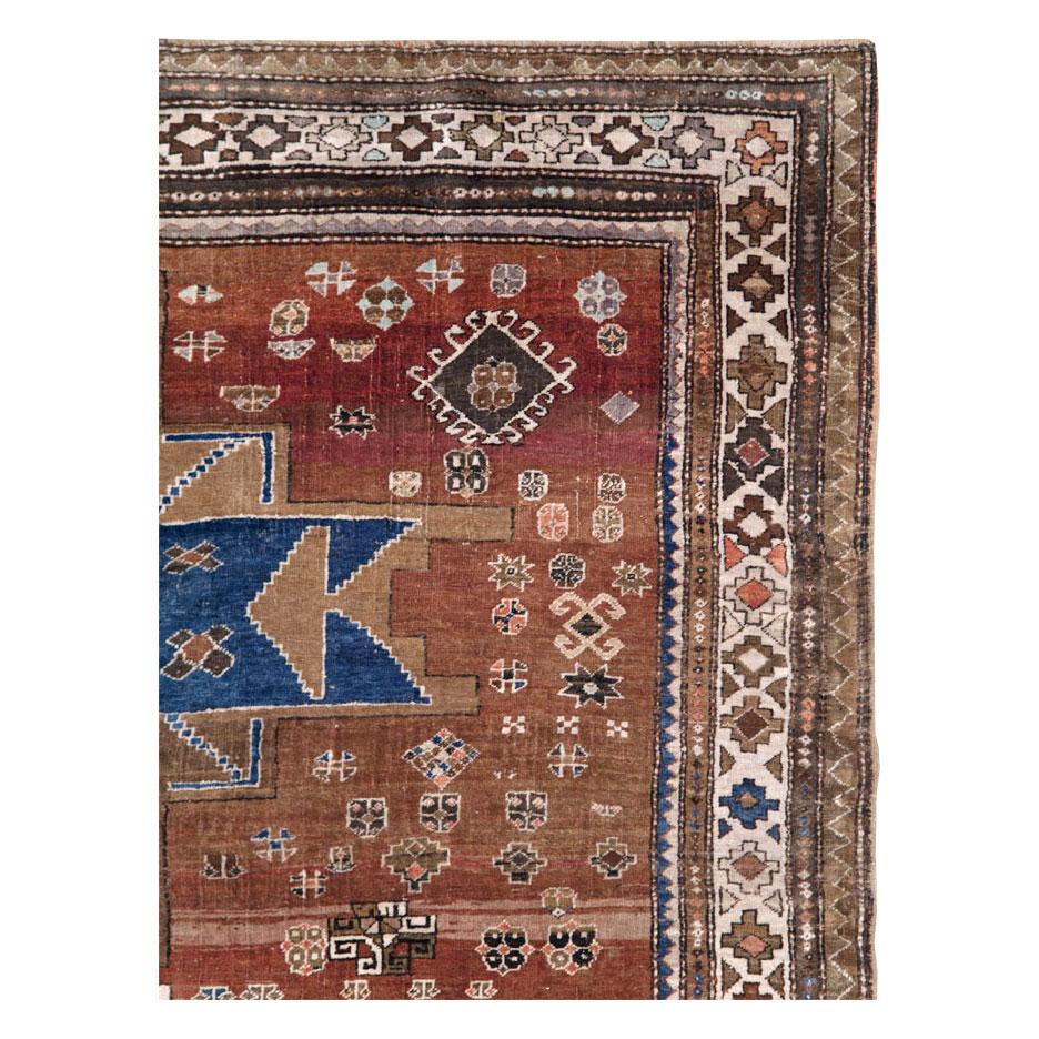 Tribal Tapis caucasien d'appoint tribal Kazak fait à la main du milieu du 20e siècle en vente