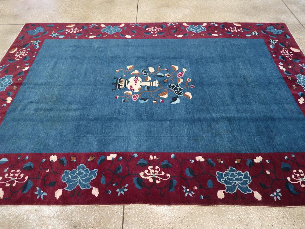 Mid-20th Century Handmade Chinese Art Deco Accent Carpet In Excellent Condition For Sale In New York, NY