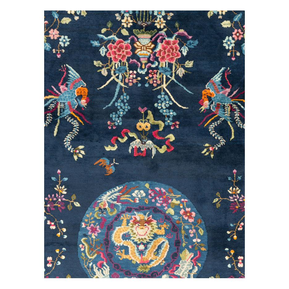 Chinesischer Art-Déco-Teppich in Zimmergröße, handgefertigt in der Mitte des 20. Jahrhunderts.

Maße: 9' 2 Zoll