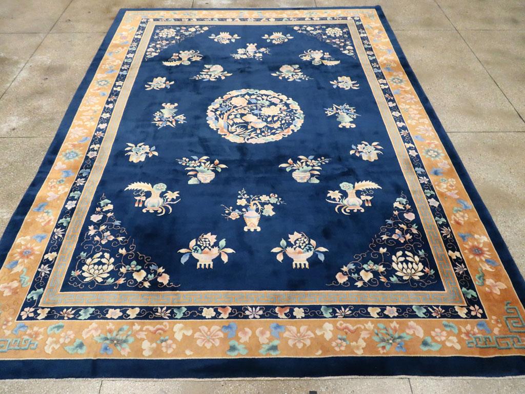 Mid-20th Century Handmade Chinese Art Deco Room Size Carpet In Excellent Condition For Sale In New York, NY