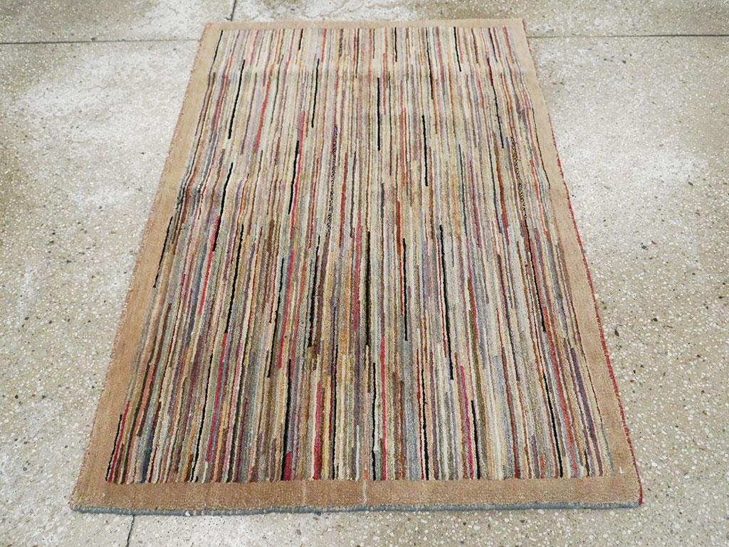 Mid-20th Century Handmade Chinese Art Deco Throw Rug In Excellent Condition For Sale In New York, NY