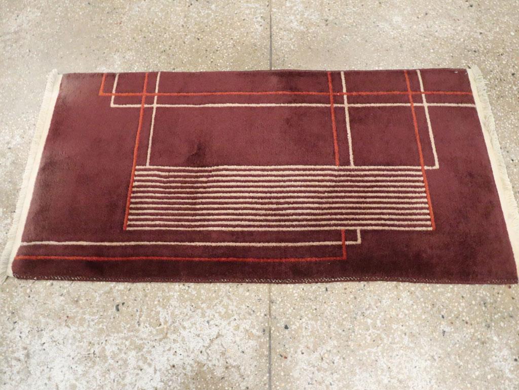 Mid-20th Century Handmade Chinese Art Deco Throw Rug In Excellent Condition For Sale In New York, NY